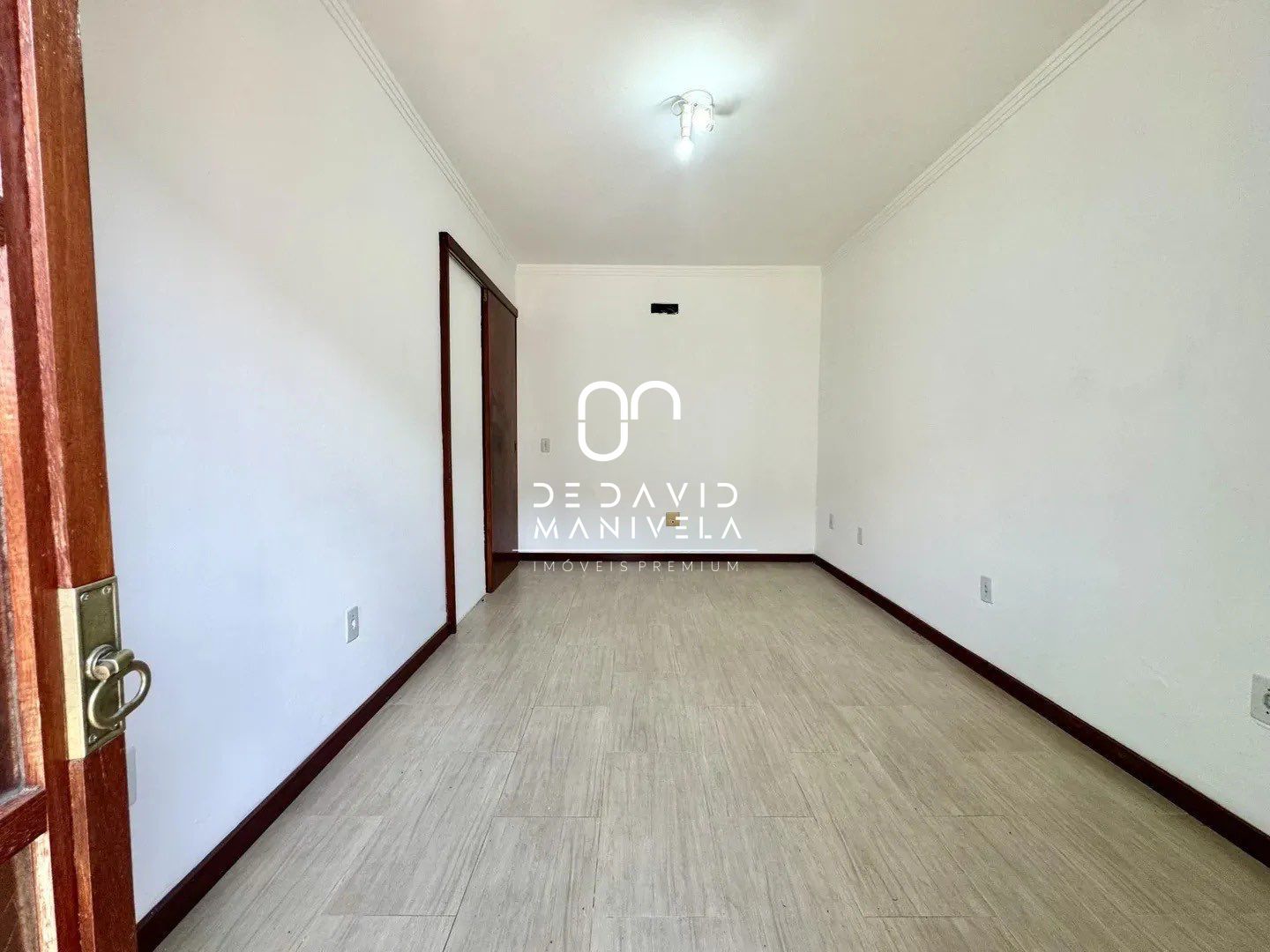 Casa com 4 Dormitórios para alugar, 125 m² por R$ 3.100,00 Casa com 4 Dormitórios para alugar, 125 m² por R$ 3.100,00