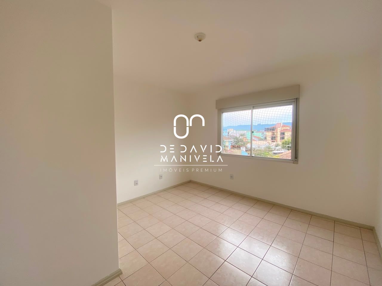 Apartamento com 2 dormitórios e 1 vaga de garagem no bairro 
