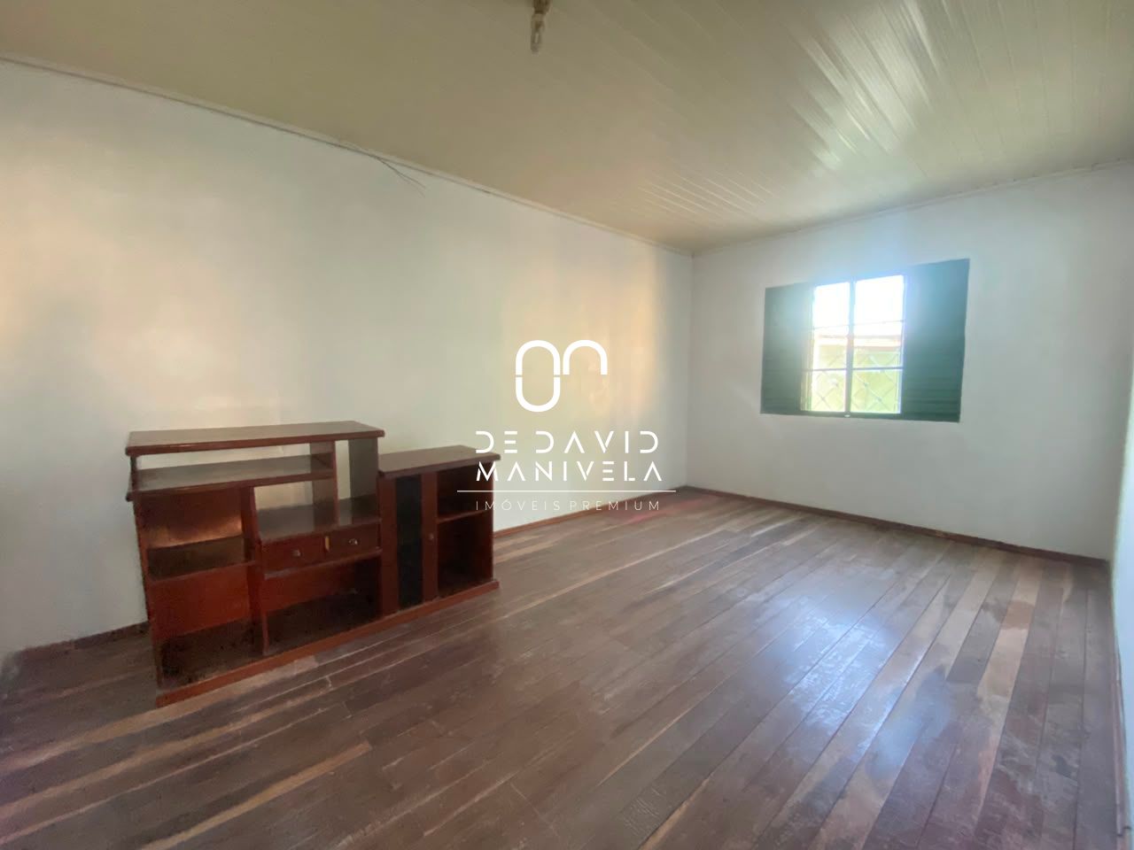 Casa no bairro tancredo neves, com 2 dormitórios, 1 vaga de 
