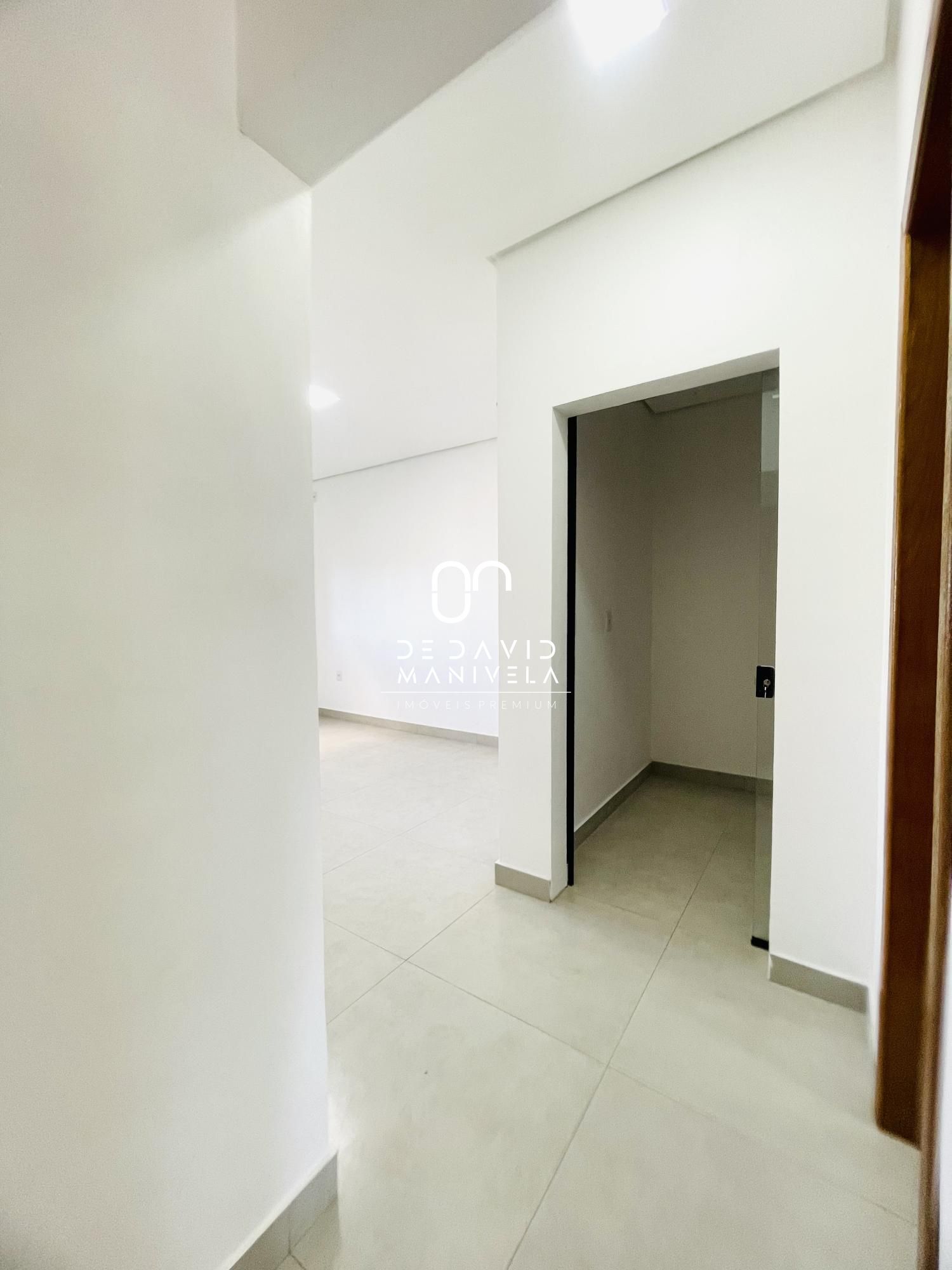 Casa Residencial de 3 dorm. com Piscina e Churrasqueira no Res. Alberto Schons,