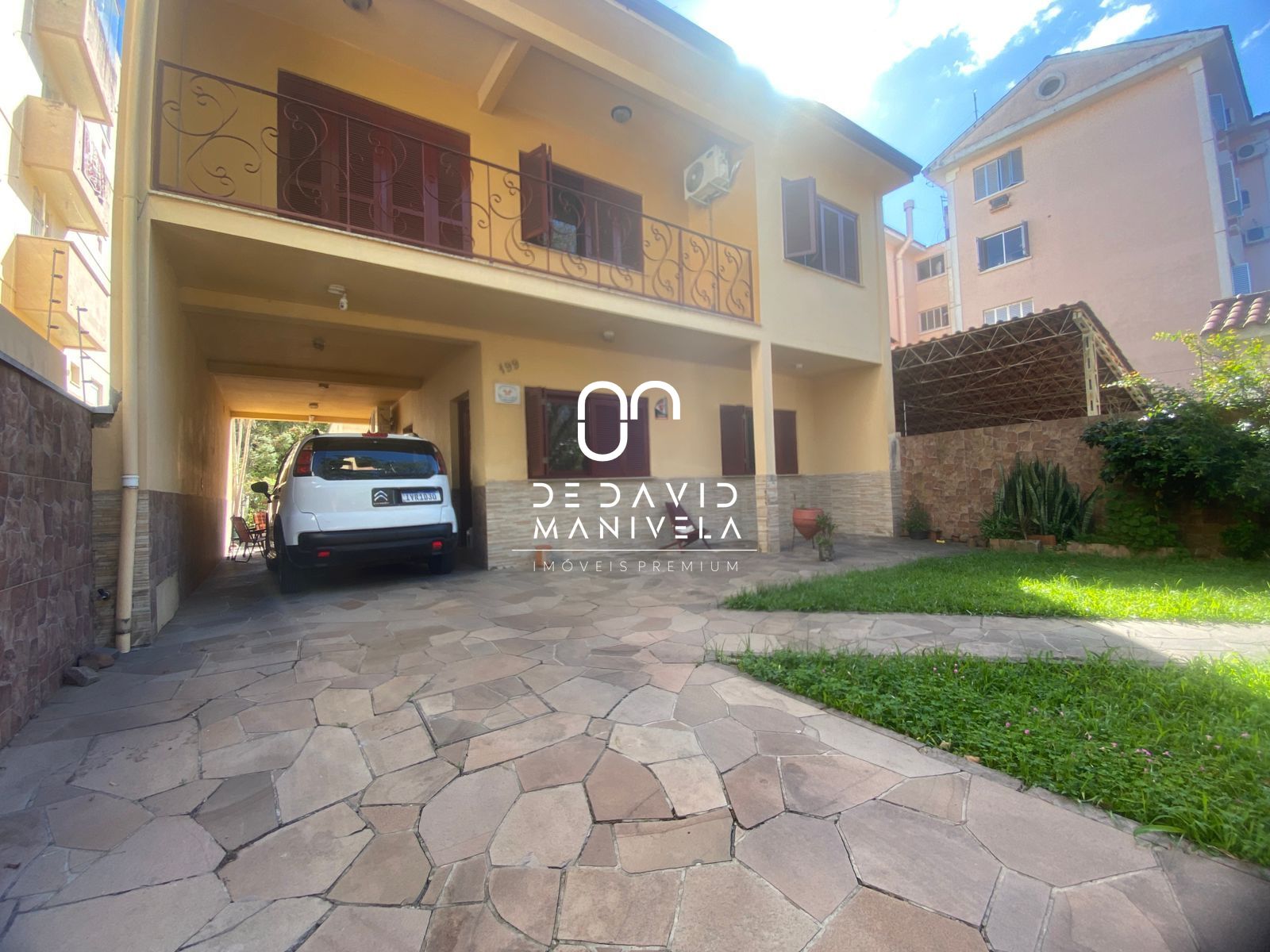 casa à venda Com 4 dormitórios, 4 banheiros, 2 suítes e 3 vagas de garagem