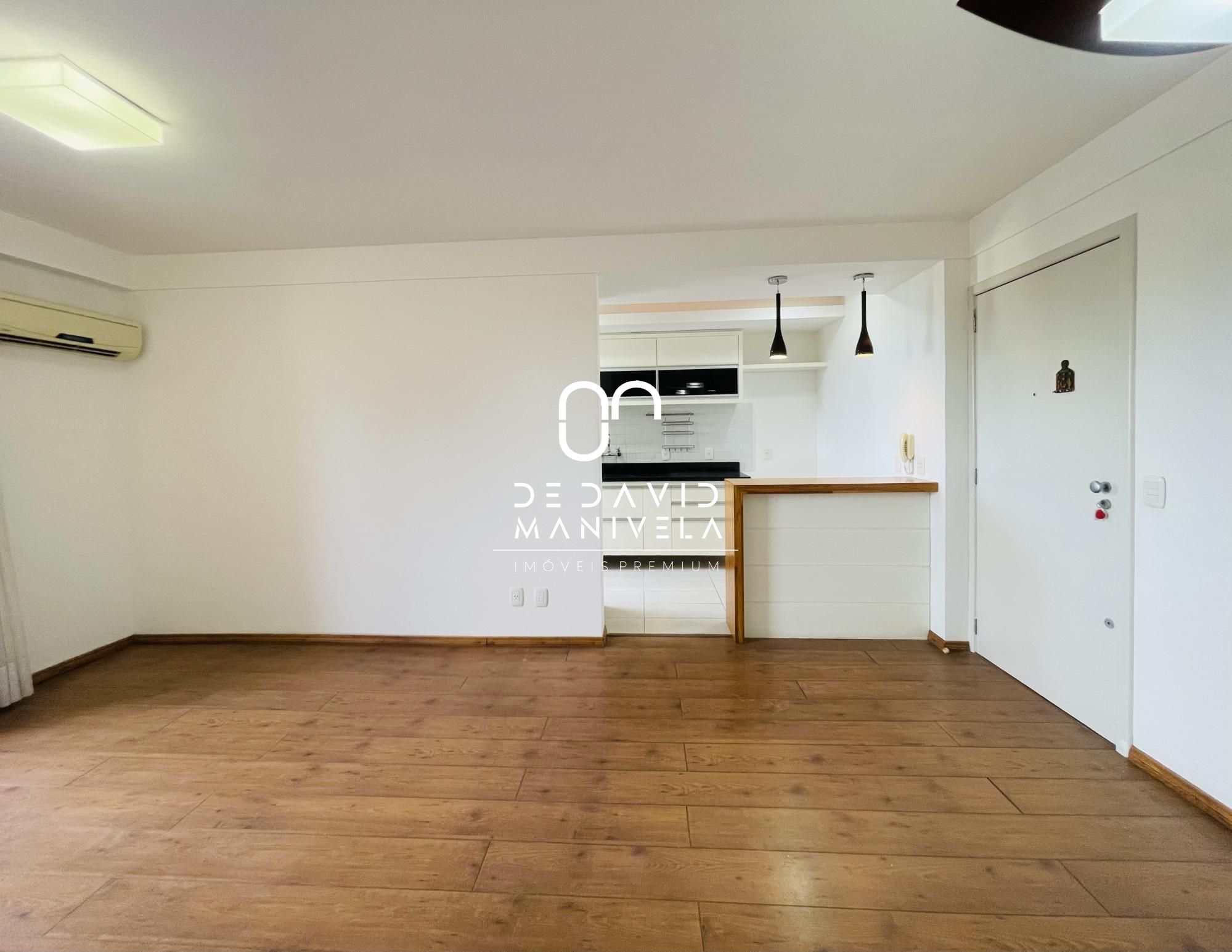 Apartamento à venda semimobiliado, condomínio com piscina