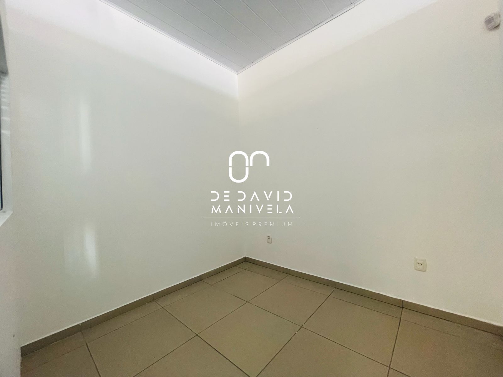 Sala comercial para locação, em frente ao condomínio bauhaus