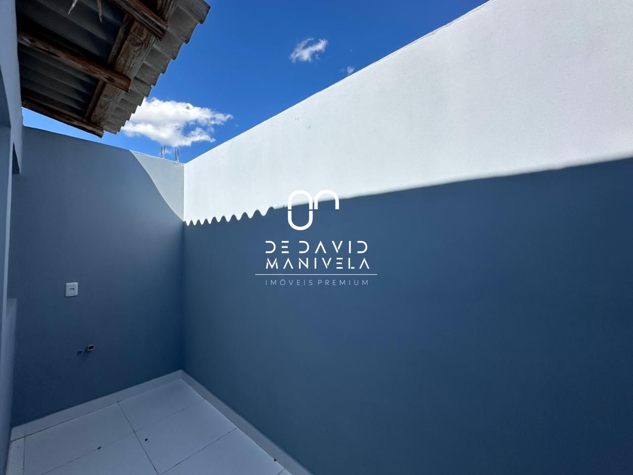 Casa nova em condominio, lareira, espaço gourmet, porcelanat