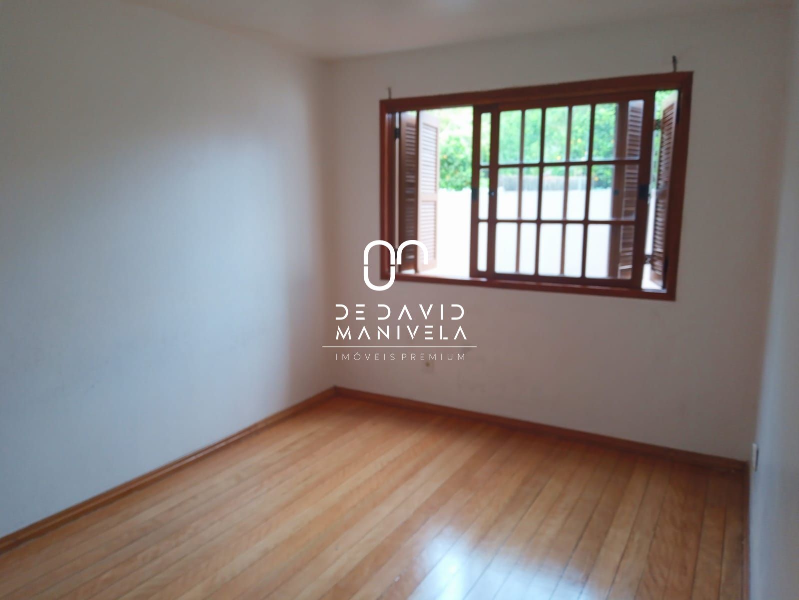 Apartamento de 2 dormitórios, próximo a 6ª brigada à venda