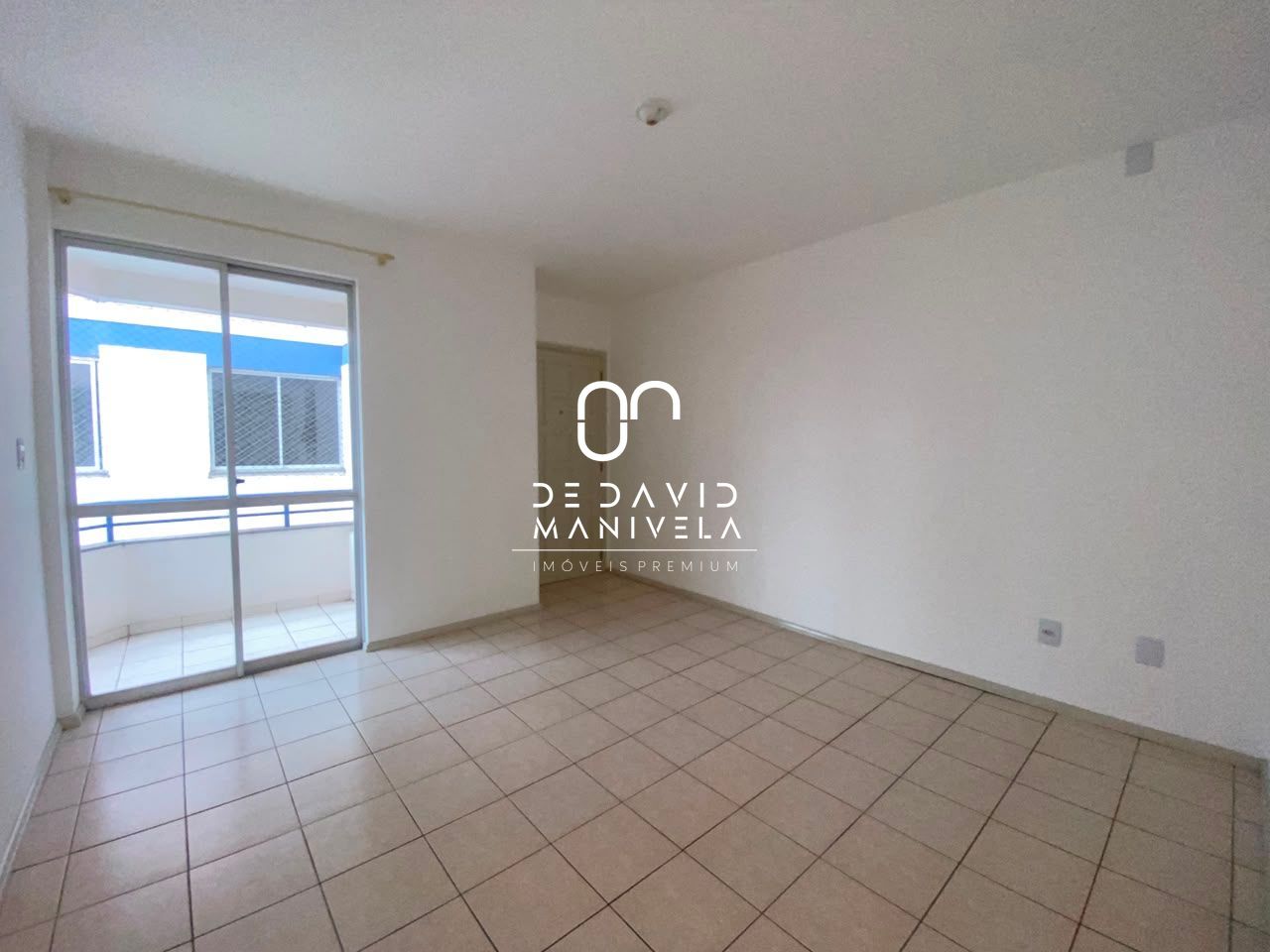 Apartamento com 2 dormitórios e 1 vaga de garagem no bairro 