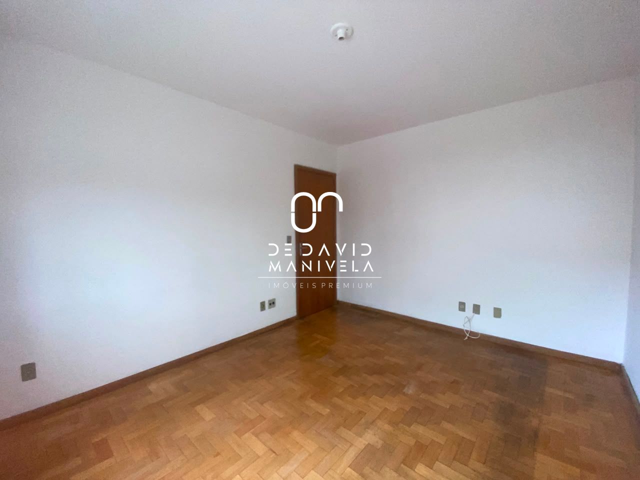 Apartamento semimobiliado com 2 dormitórios