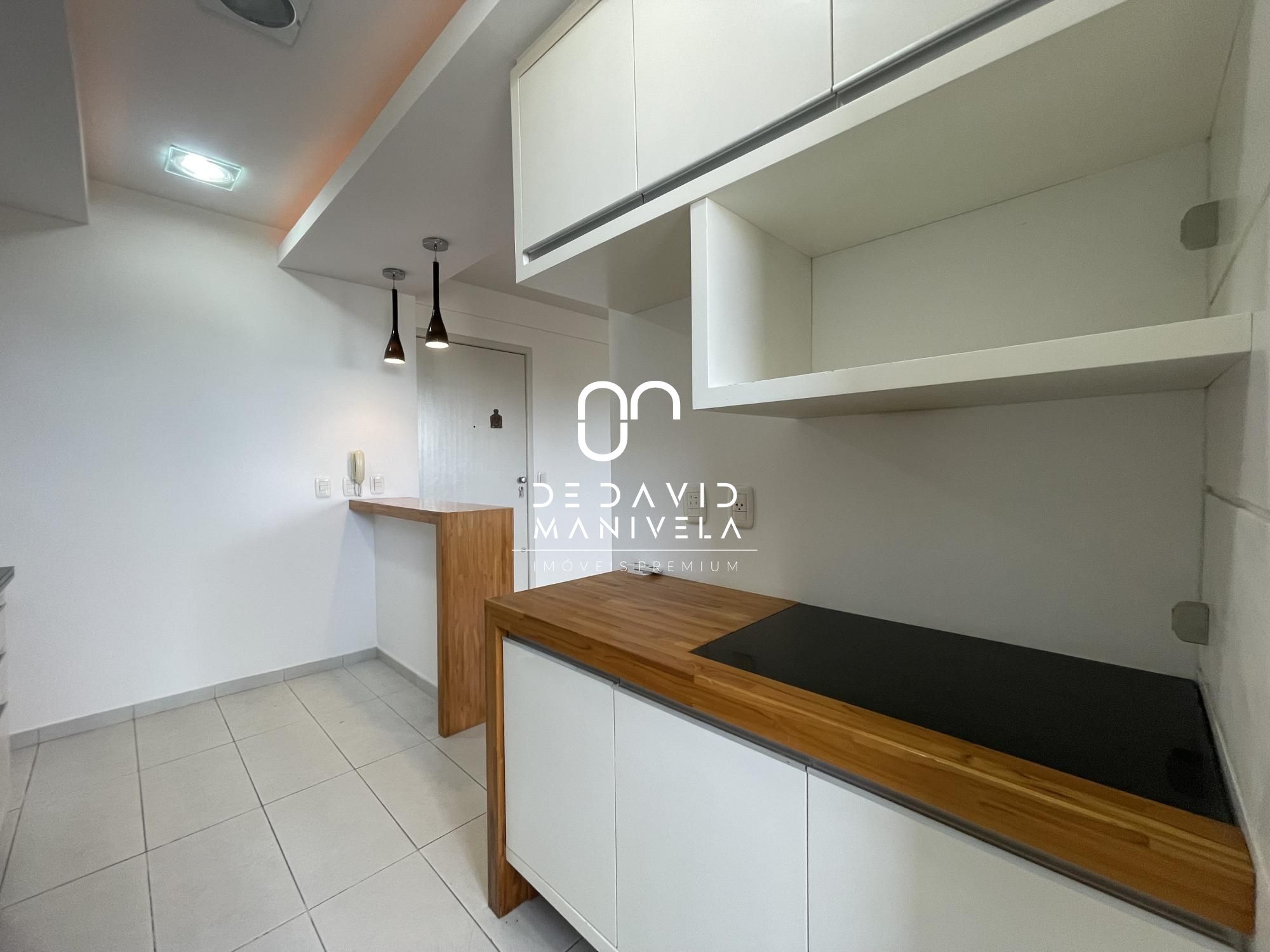 Apartamento à venda semimobiliado, condomínio com piscina