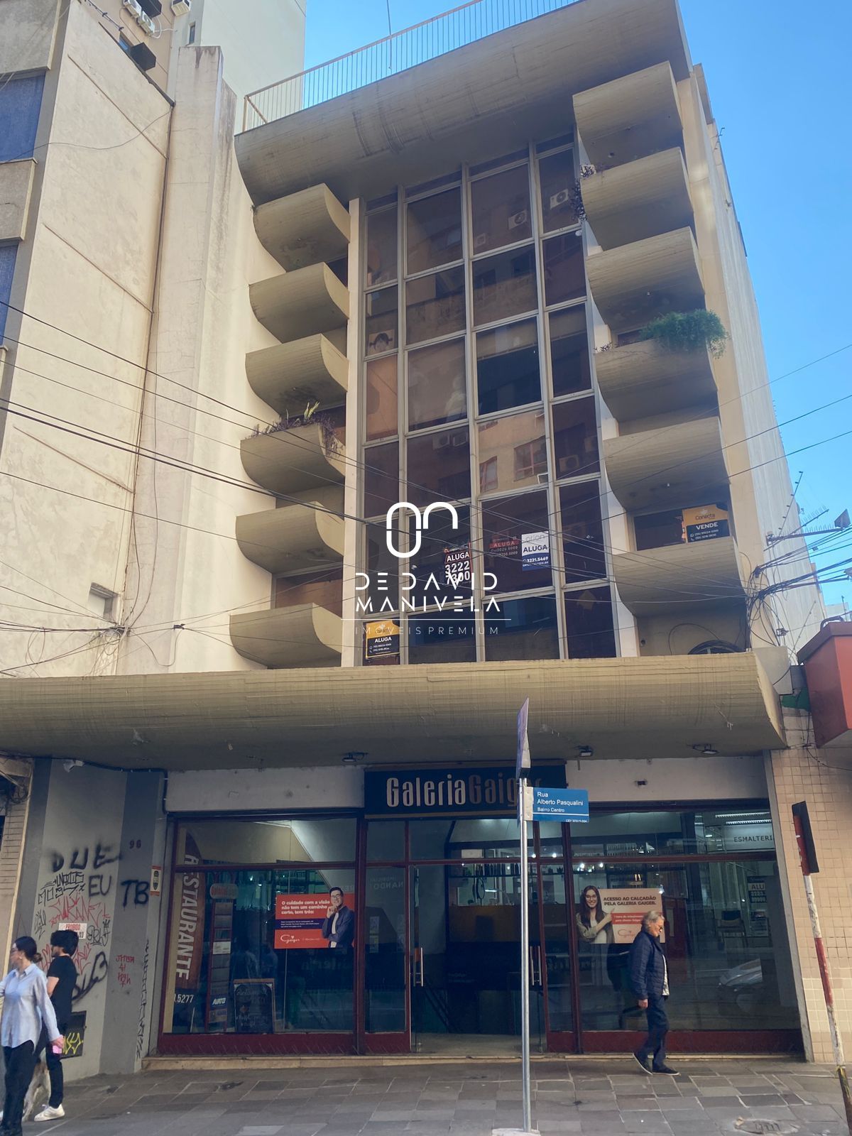 Sala comercial desocupada  localizada no Centro de Santa Maria