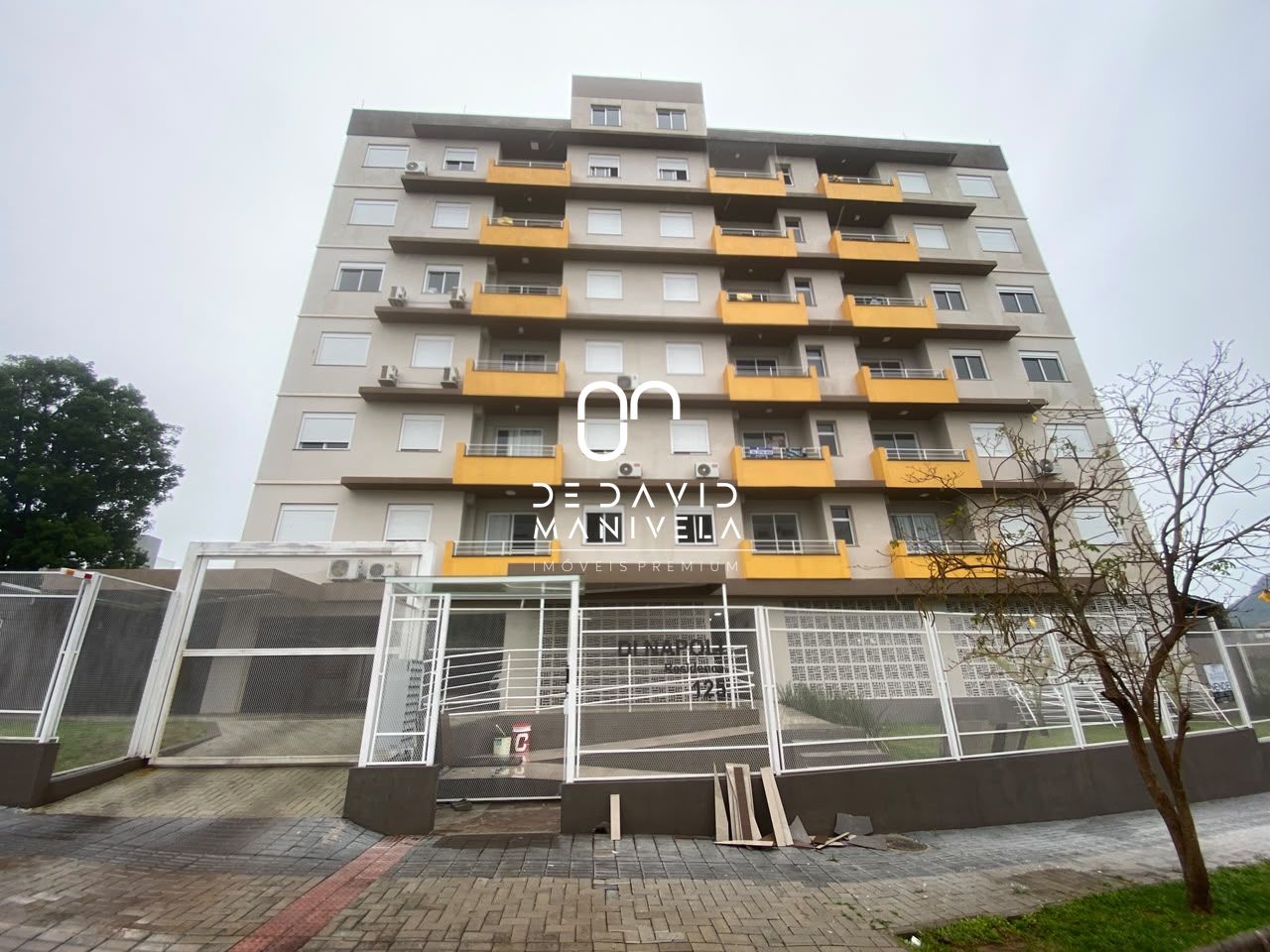 Apartamento semimobiliado Com 2 dormitórios, sendo 1 suíte
