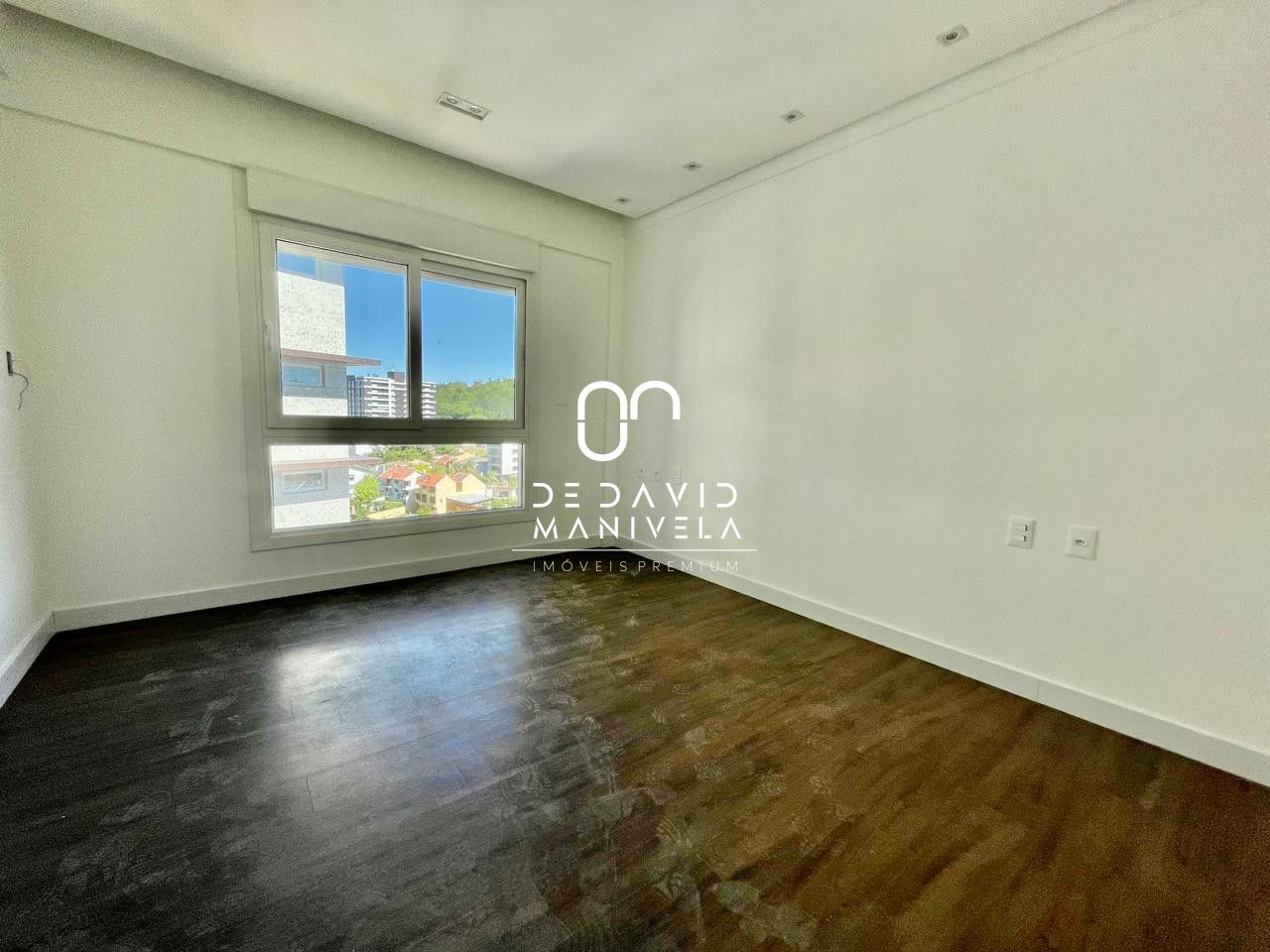 Apartamento de luxo com 03 suítes no bairro km3