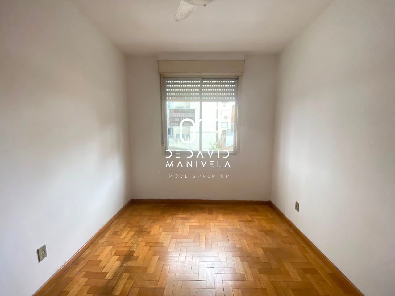 Apartamento semimobiliado com 2 dormitórios