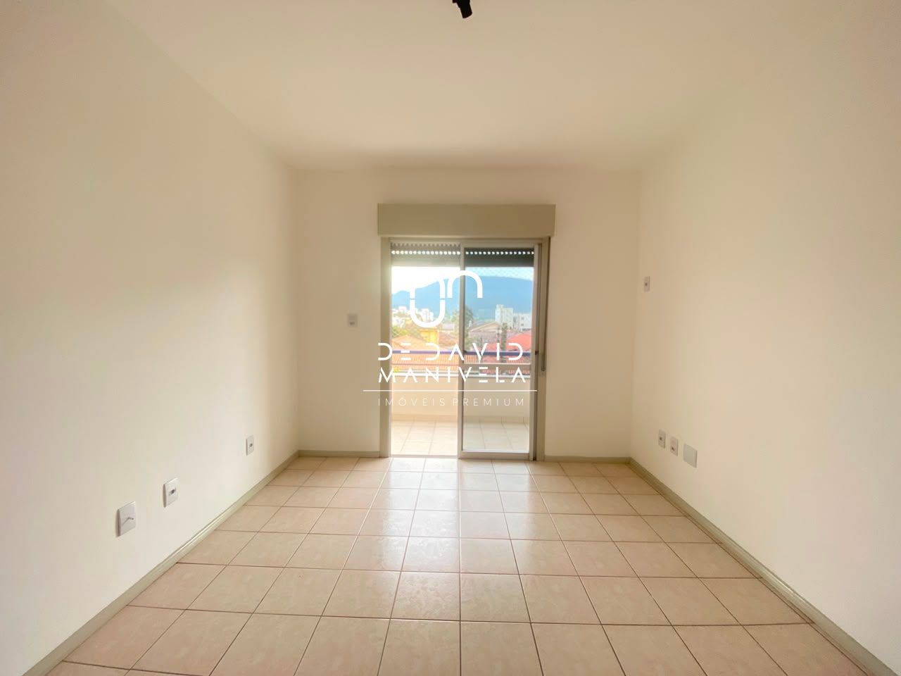 Apartamento com 2 dormitórios e 1 vaga de garagem no bairro 