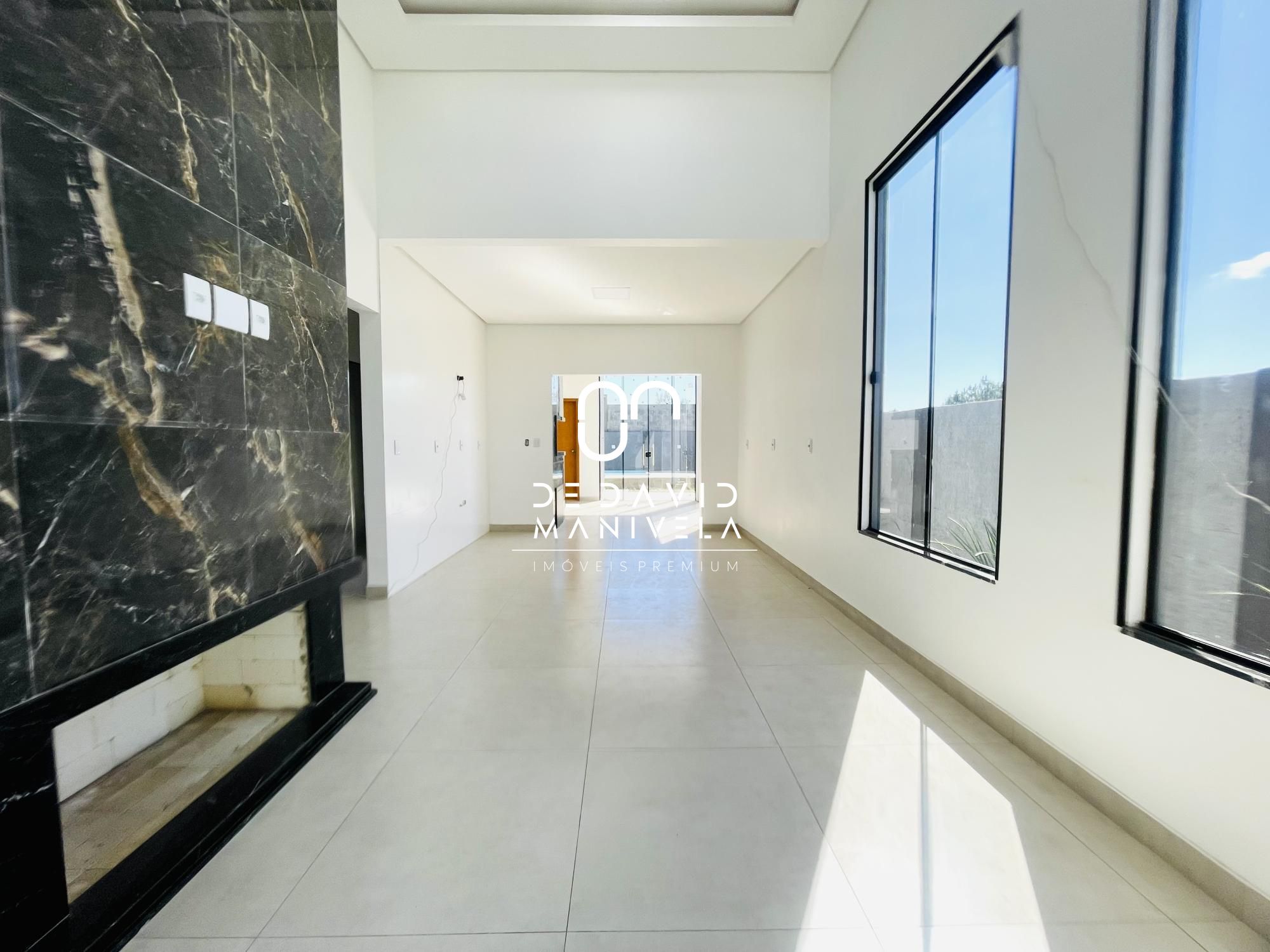Casa Residencial de 3 dorm. com Piscina e Churrasqueira no Res. Alberto Schons,