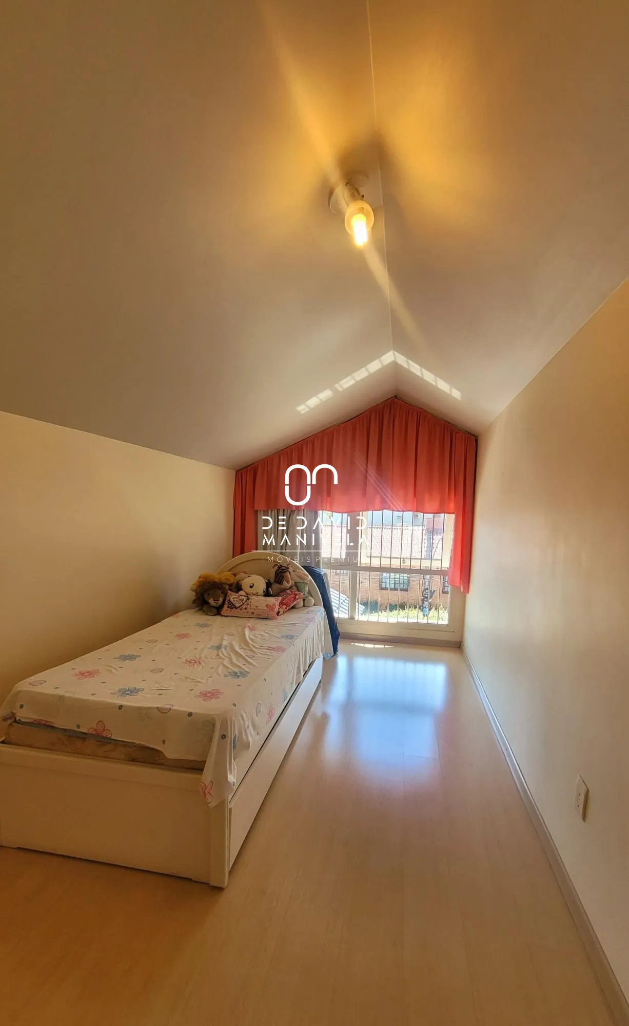 CASA ESPETACULAR BAIRRO NOBRE 4 DORMITÓRIOS 2 SUITES