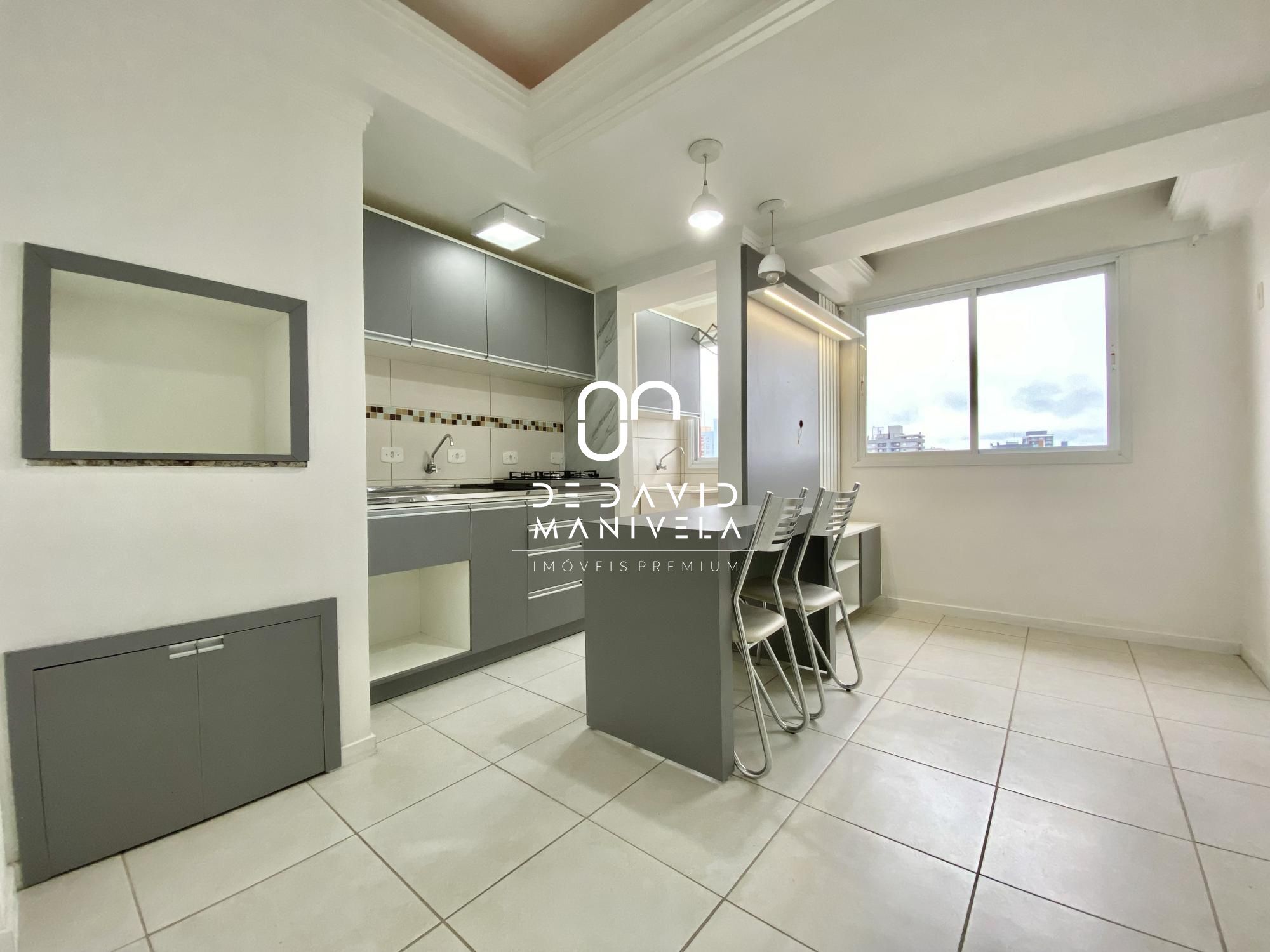 Apartamento semimobiliado no centro de Santa Maria