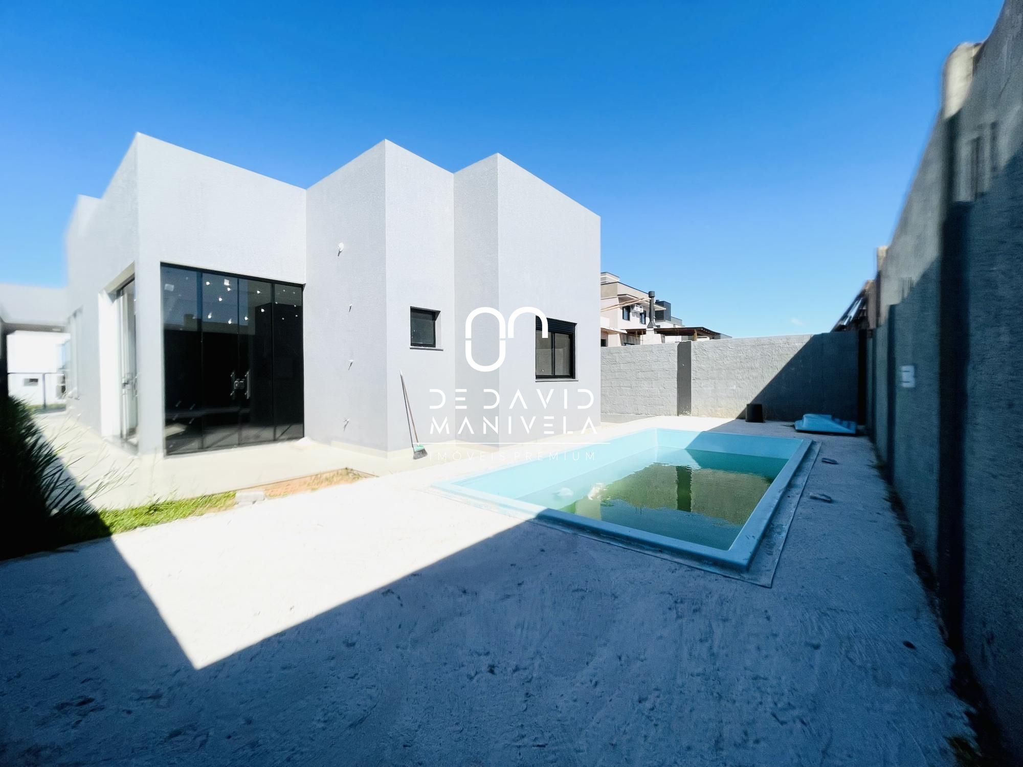 Casa Residencial de 3 dorm. com Piscina e Churrasqueira no Res. Alberto Schons,