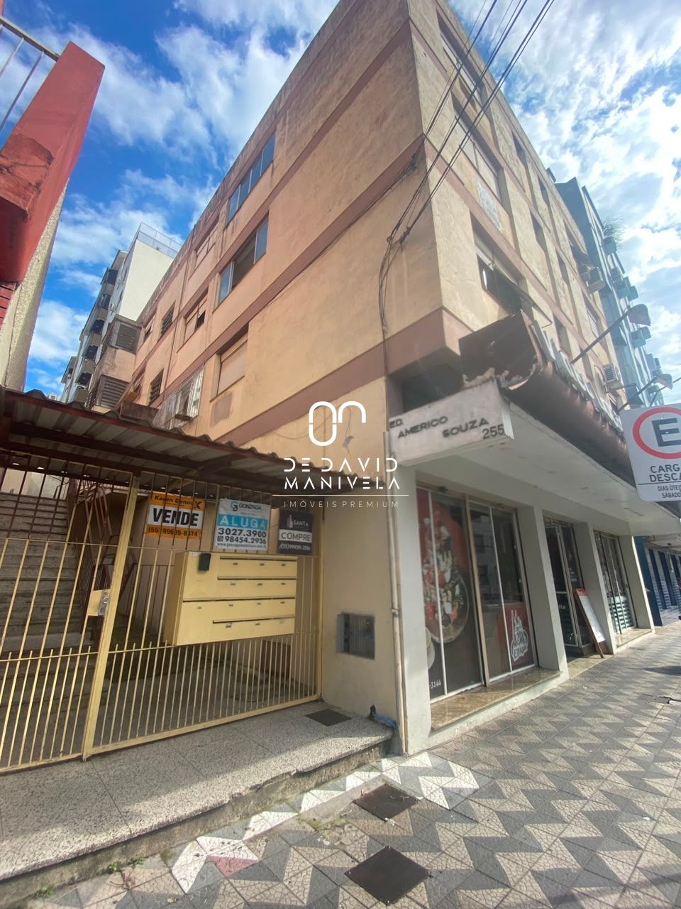 Apartamento com 4 dormitórios no bairro centro