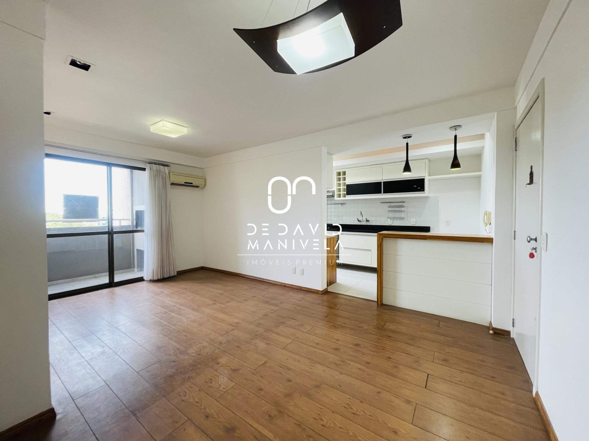 Apartamento à venda semimobiliado, condomínio com piscina