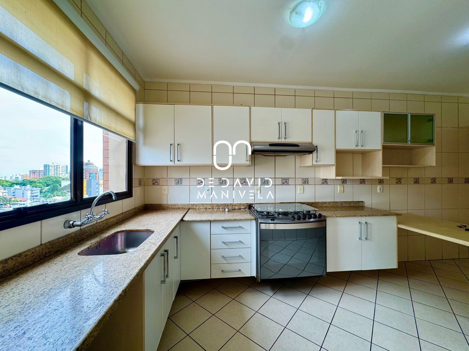 Apartamento semimobiliado, com 3 dormitórios, com 2 vagas de
