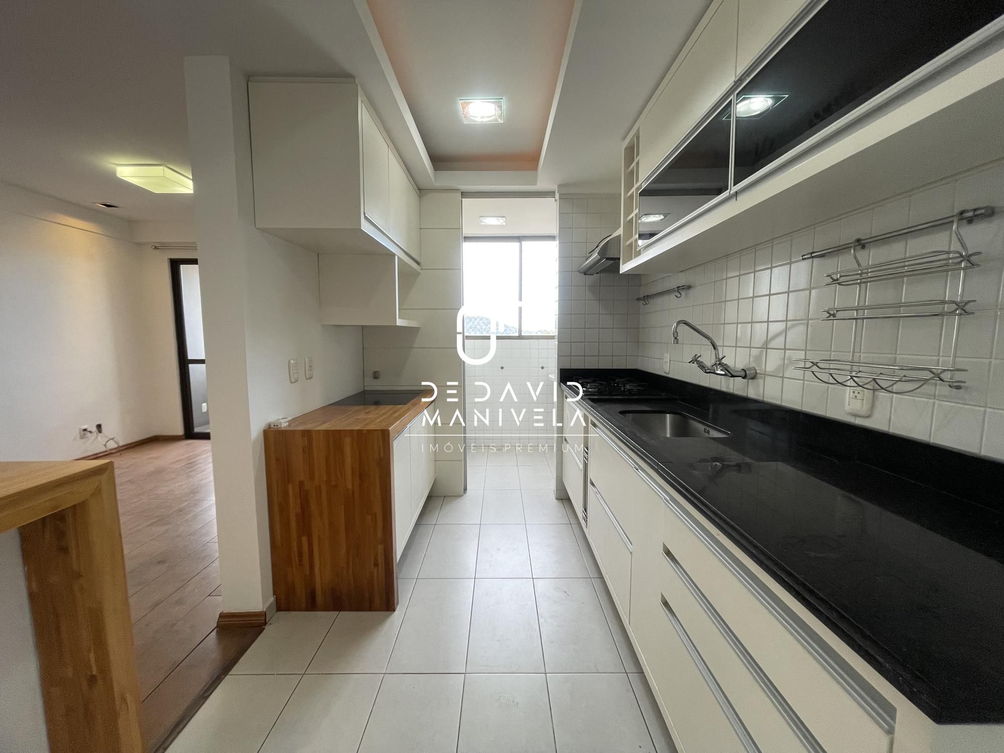 Apartamento à venda semimobiliado, condomínio com piscina