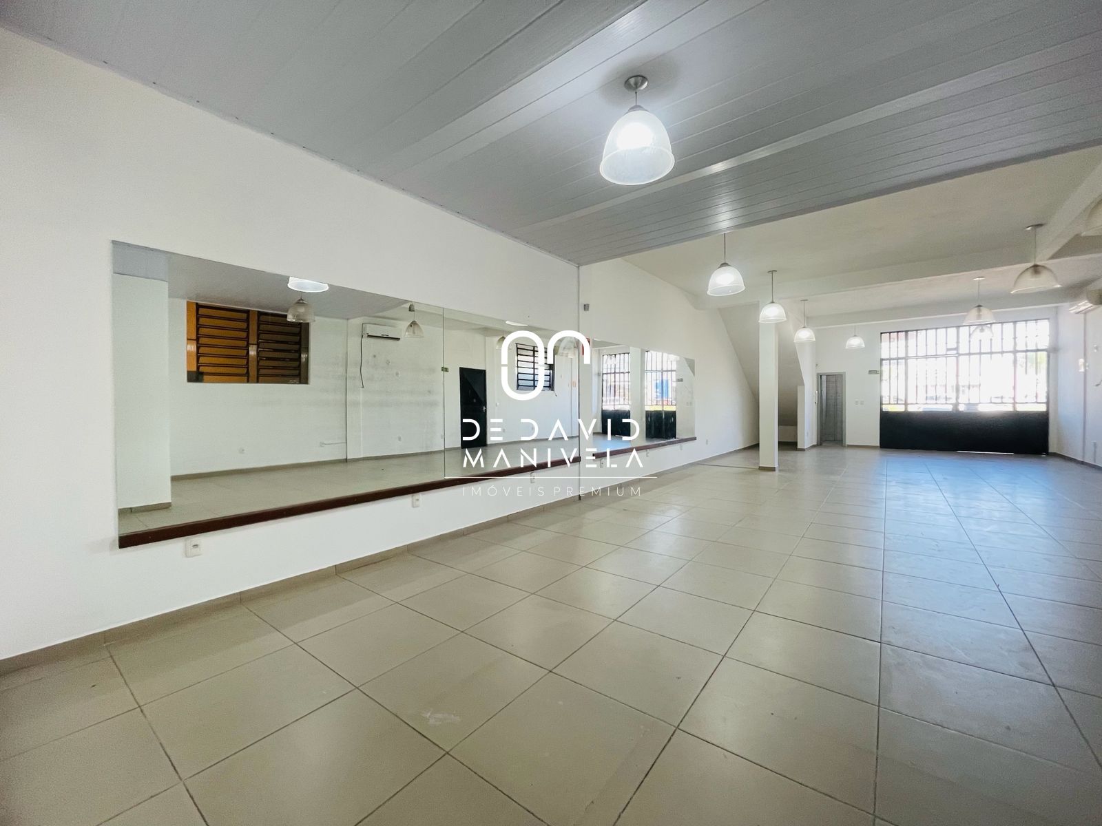 Sala comercial para locação, em frente ao condomínio bauhaus