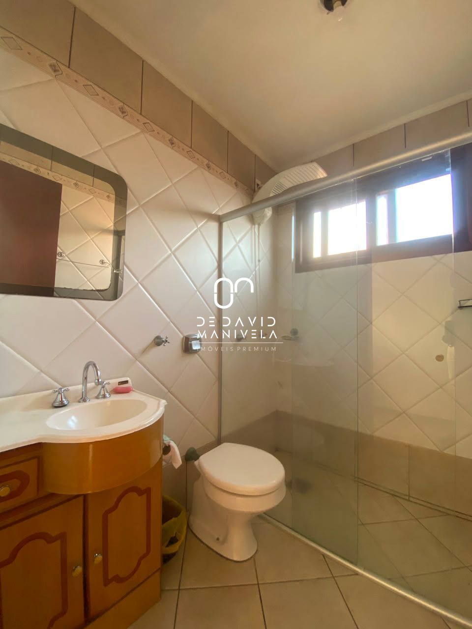 Casa com 4 dormitórios, 2 suítes, 2 vagas de garagem