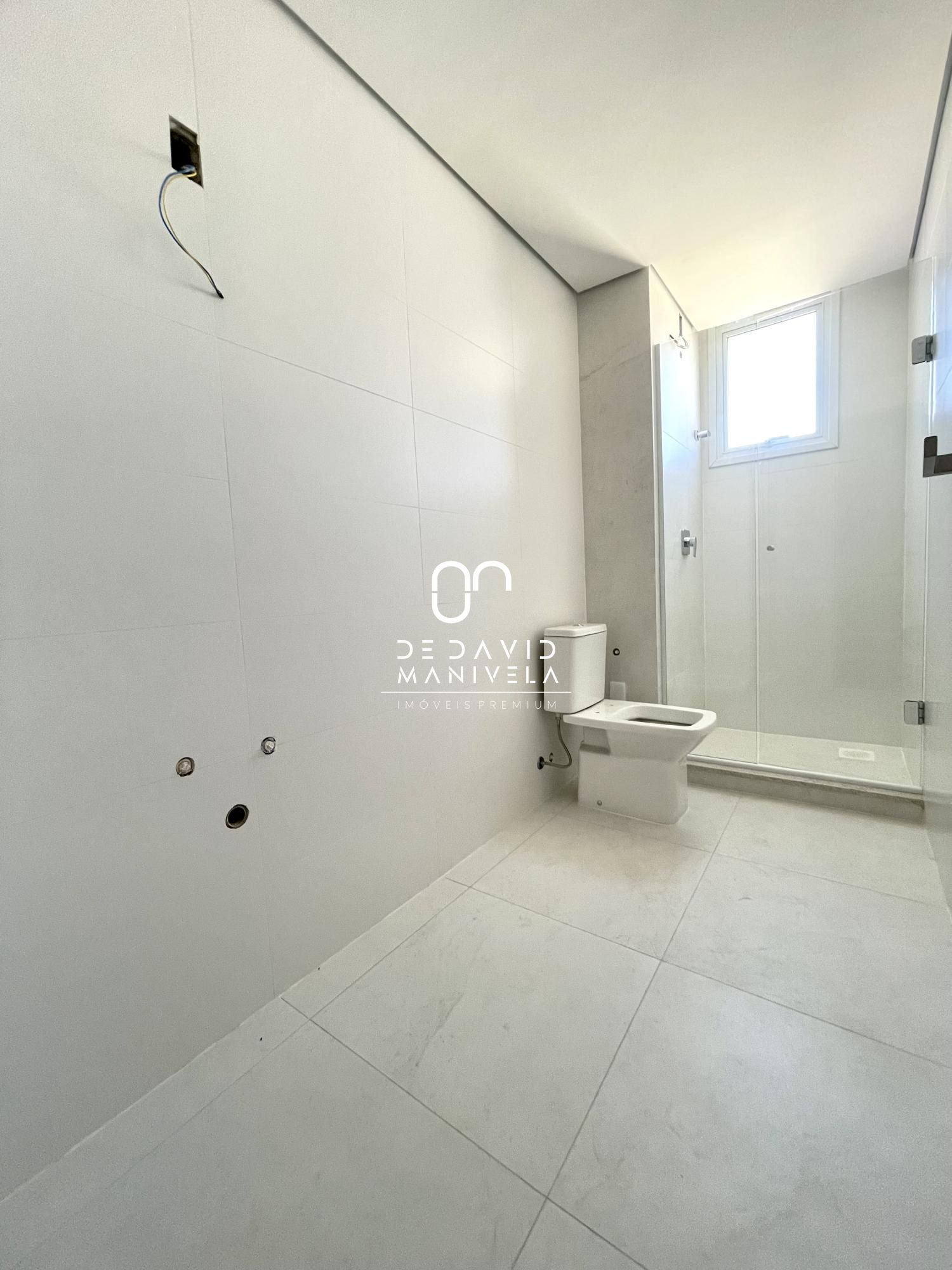 Apartamento novo, central com suíte, sacada com churrasqueir
