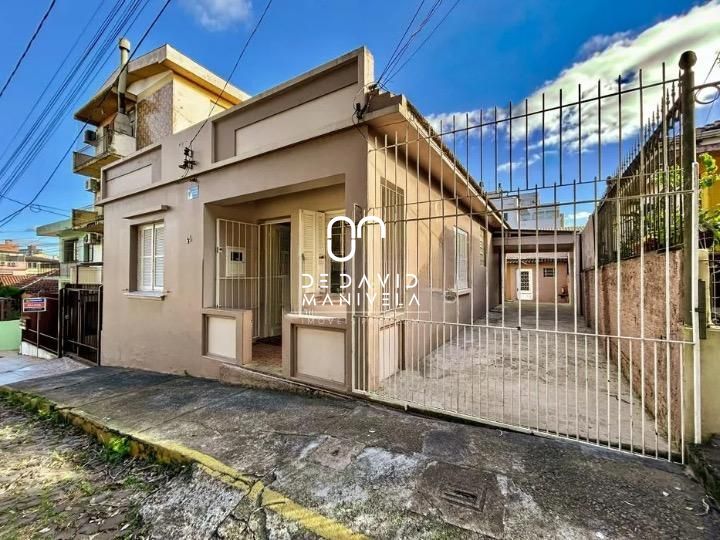 Casa Com 4 dormitórios, sendo 1 suíte com 3 vagas de garagem