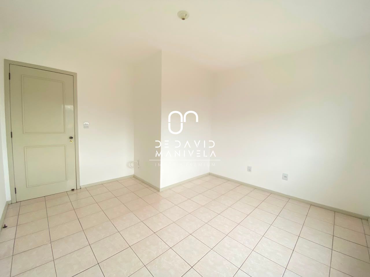 Apartamento com 2 dormitórios e 1 vaga de garagem no bairro 