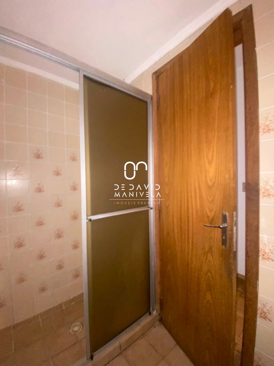 Apartamento semimobiliado com 2 dormitórios