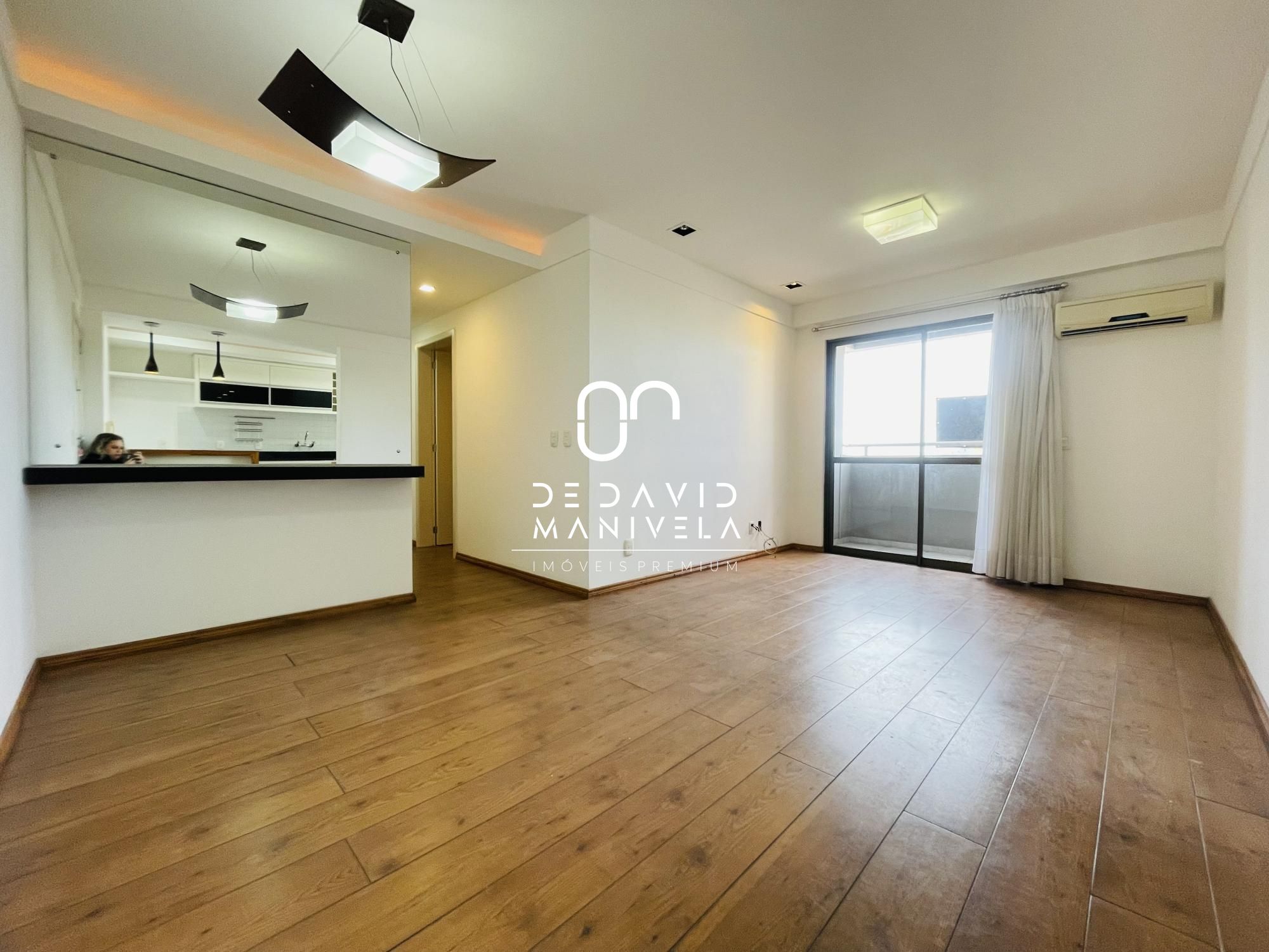 Apartamento à venda semimobiliado, condomínio com piscina
