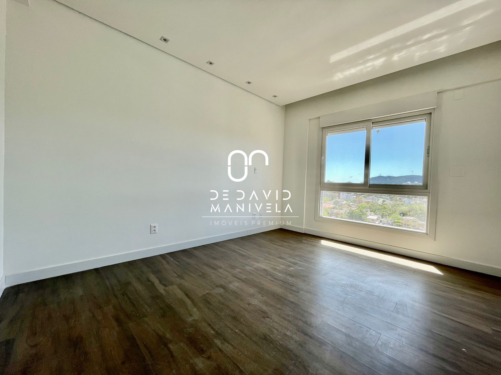 Apartamento de luxo com 03 suítes no bairro km3