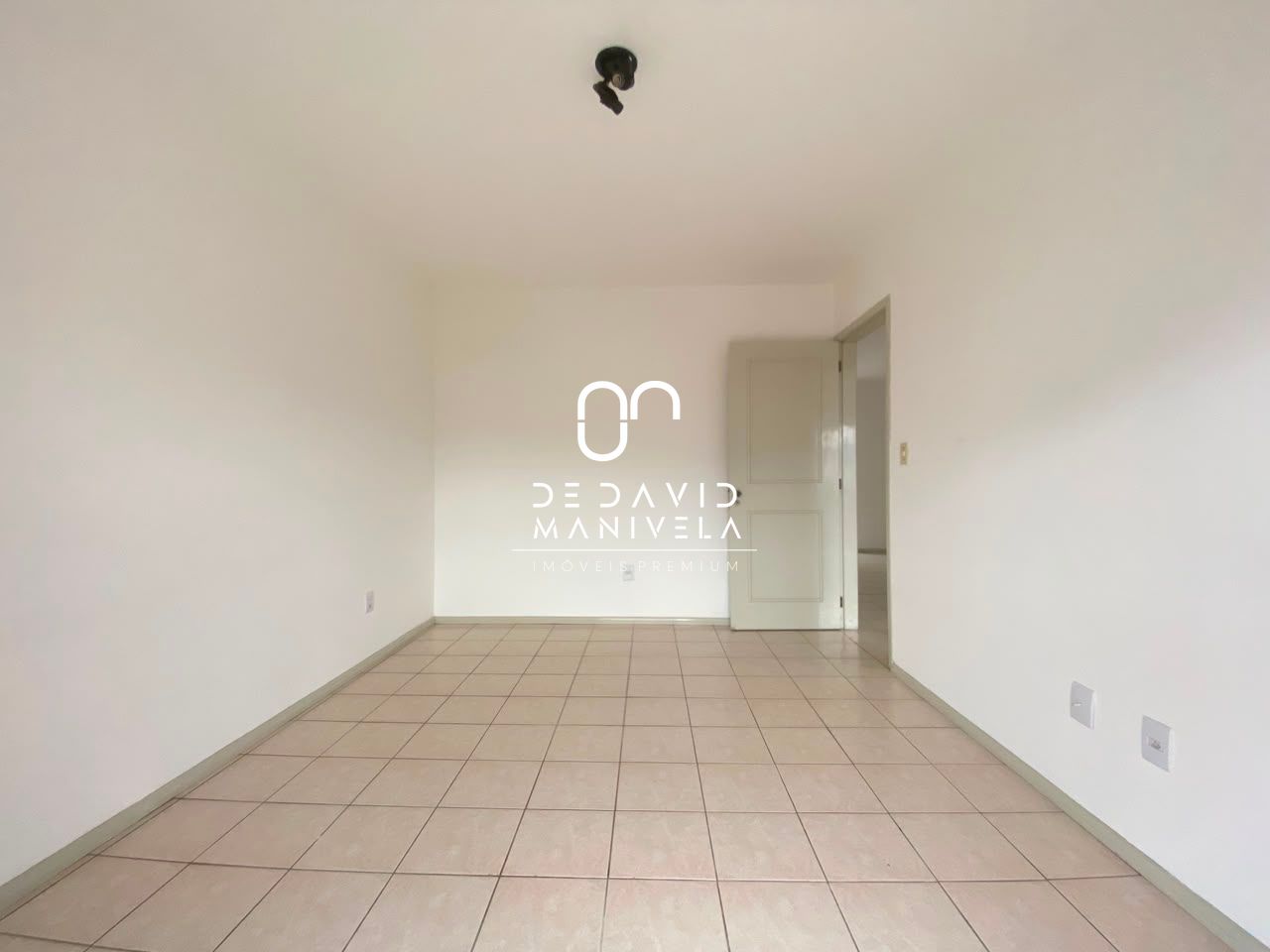 Apartamento com 2 dormitórios e 1 vaga de garagem no bairro 