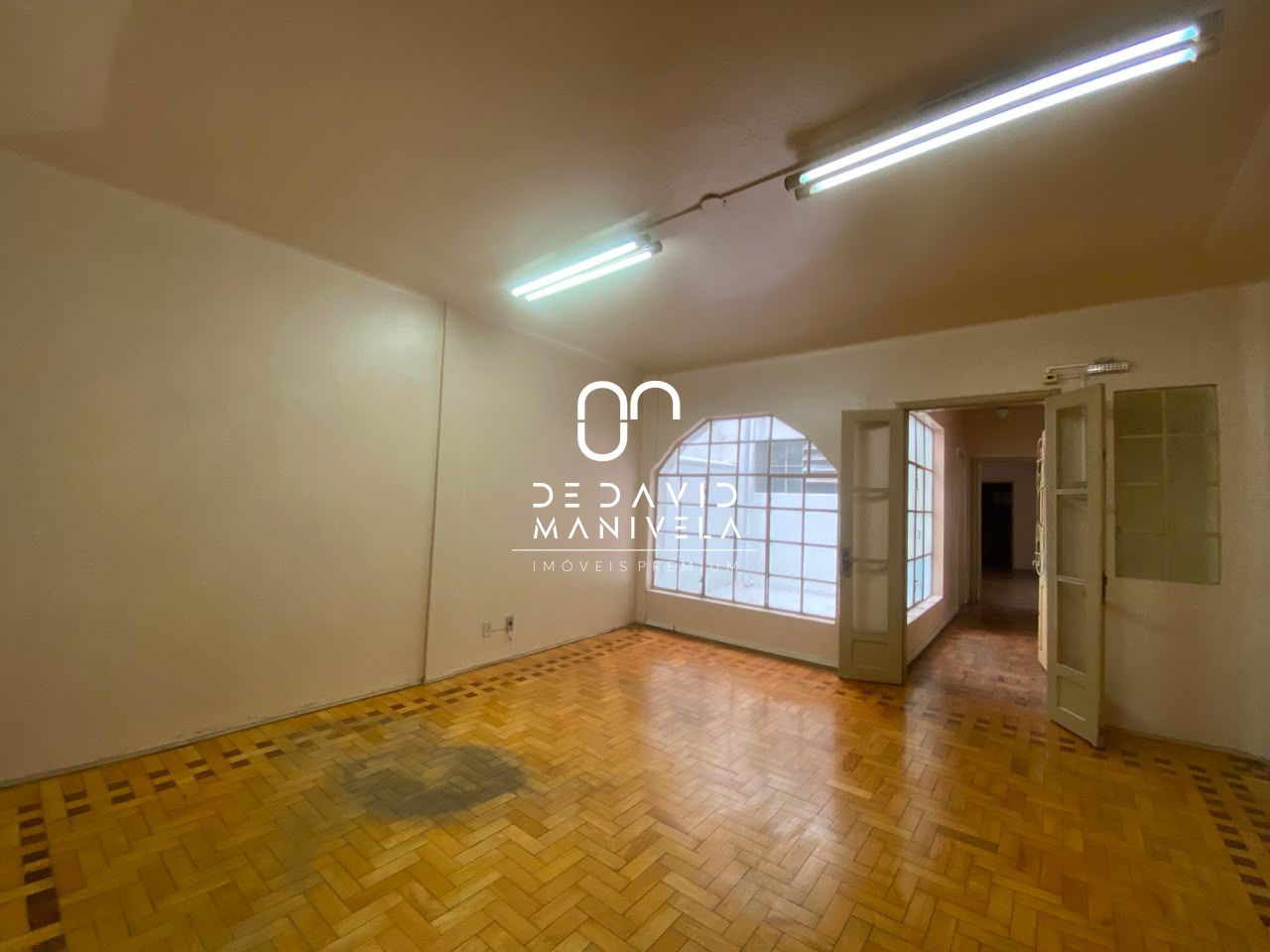 Apartamento no calçadão Salvador Isaia com 3 Dormitórios