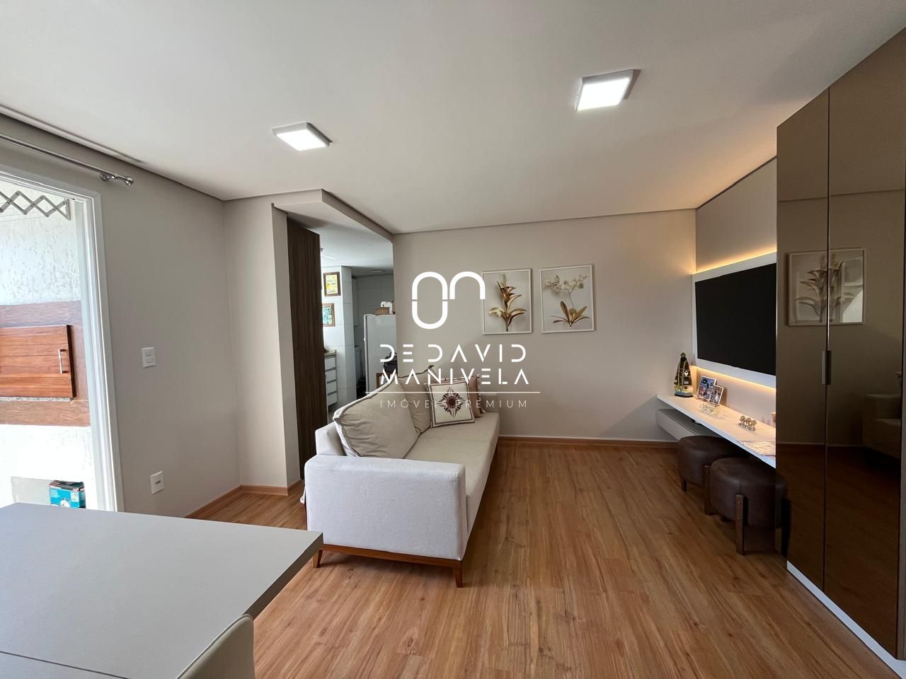Apartamento com 2 Dormitórios à venda, 61 m² por R$ 420.000,00 Apartamento com 2 Dormitórios à venda, 61 m² por R$ 420.000,00