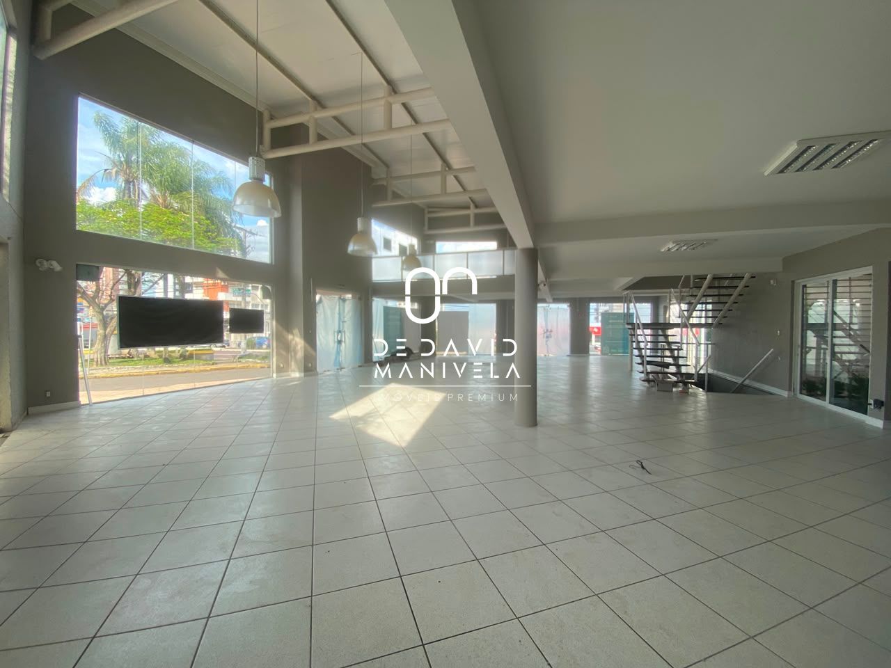 Loja comercial no bairro centro com fácil acesso e visibilid