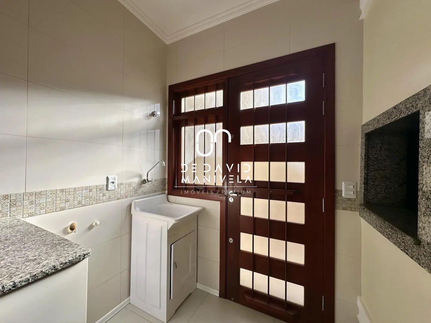 Casa com 3 Dormitórios para alugar, 110 m² por R$ 2.900,00 Casa com 3 Dormitórios para alugar, 110 m² por R$ 2.900,00