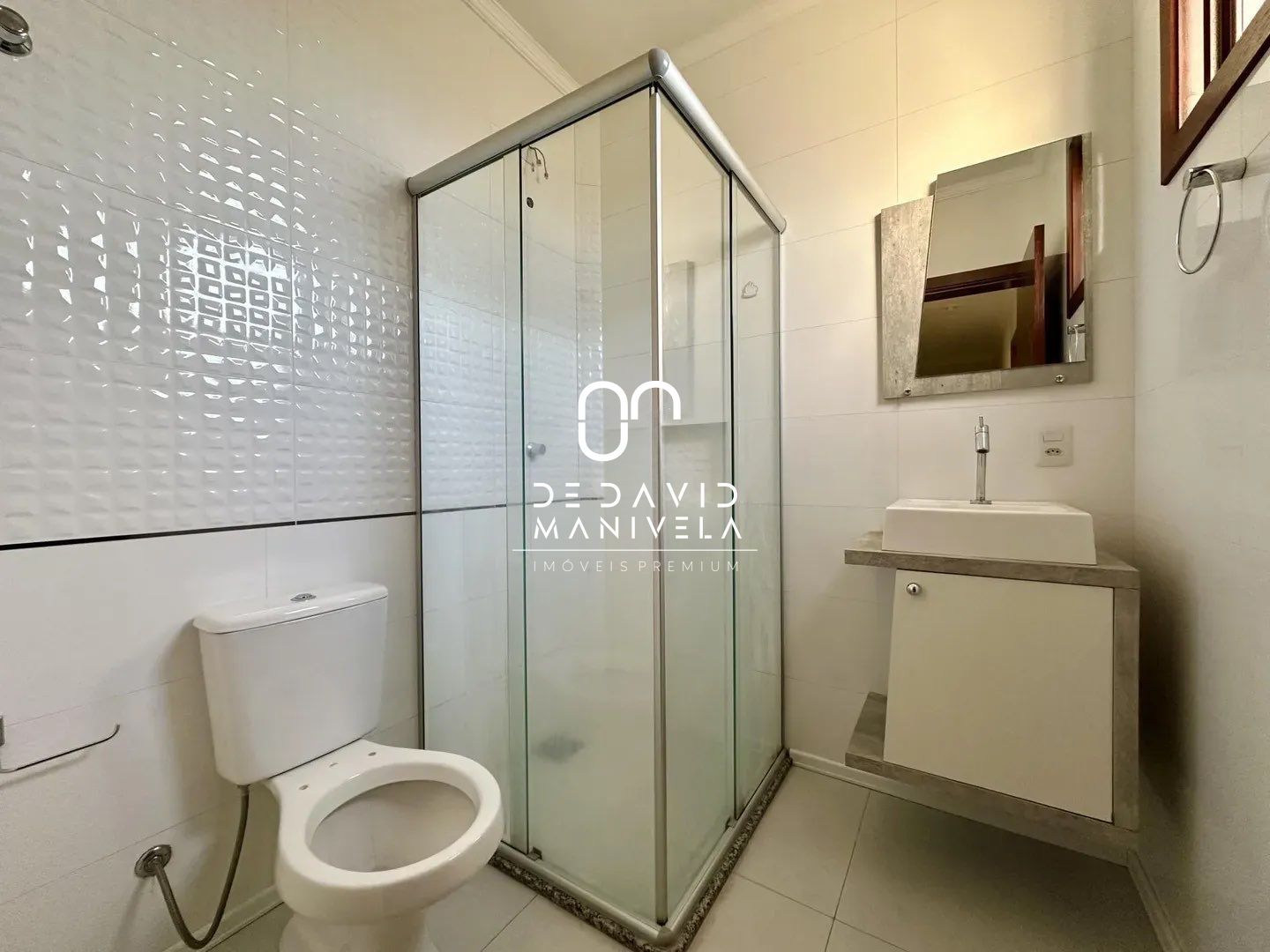 Casa com 3 Dormitórios para alugar, 110 m² por R$ 2.900,00 Casa com 3 Dormitórios para alugar, 110 m² por R$ 2.900,00