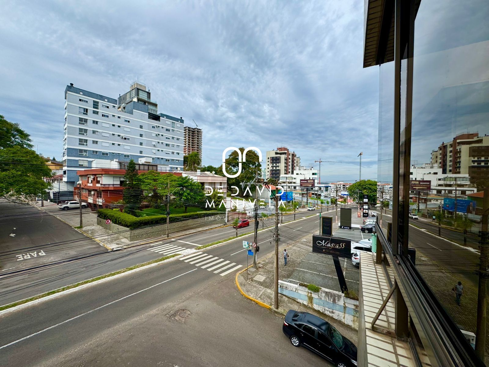 Apartamento semimobiliado, com 3 dormitórios, com 2 vagas de