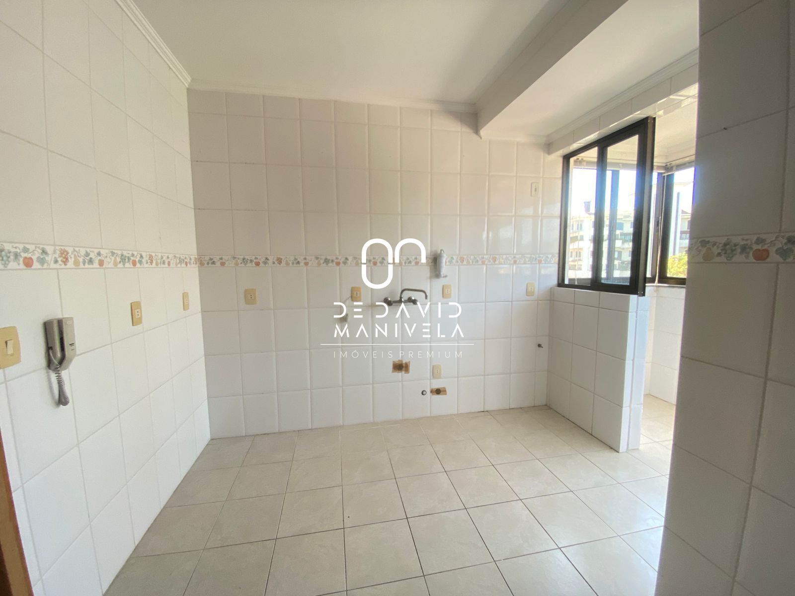 Apartamento no bairro centro com 2 dormitórios mais vaga de 