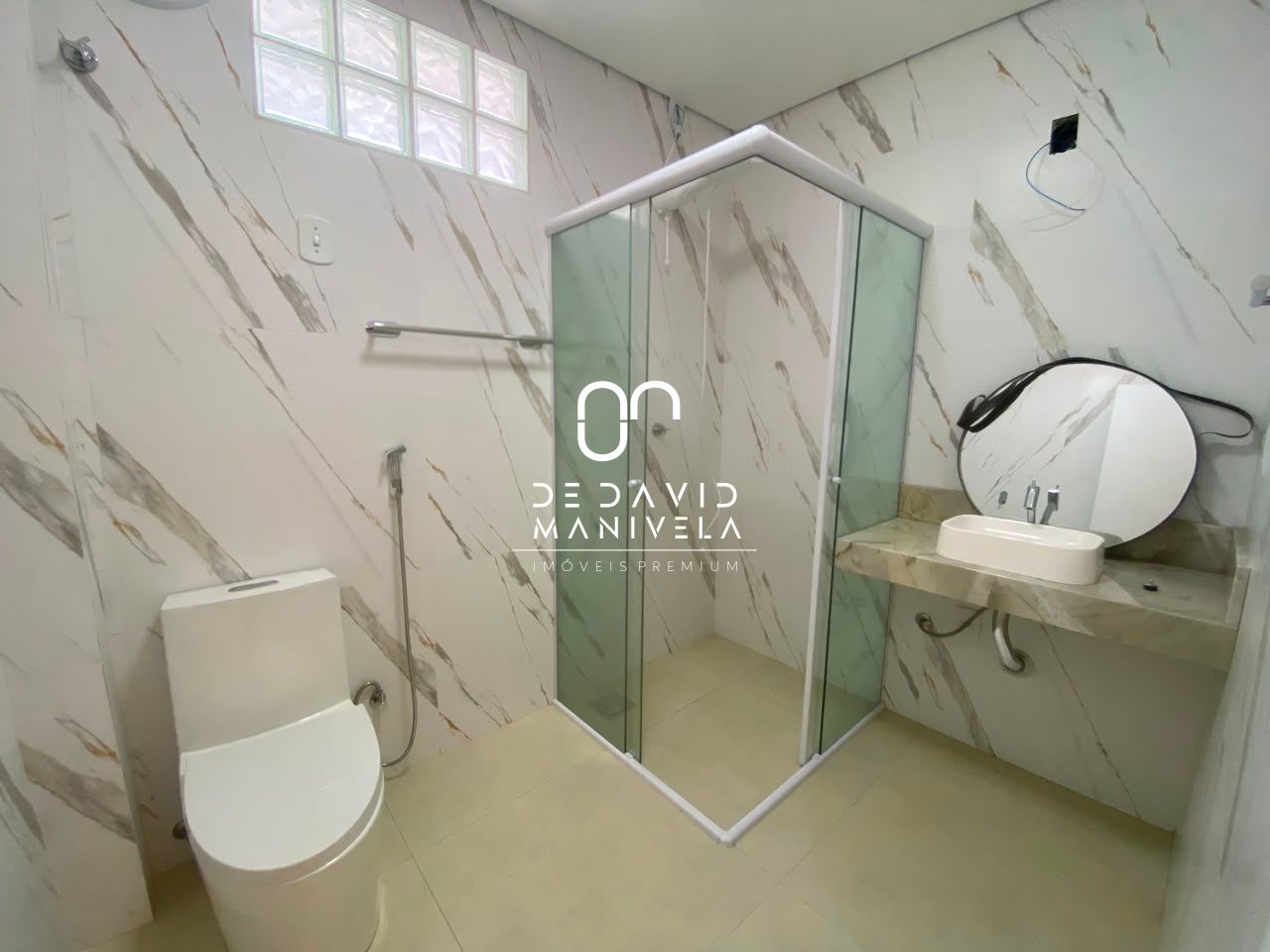 Apartamento semimobiliado com 2 dormitórios localizado no ba
