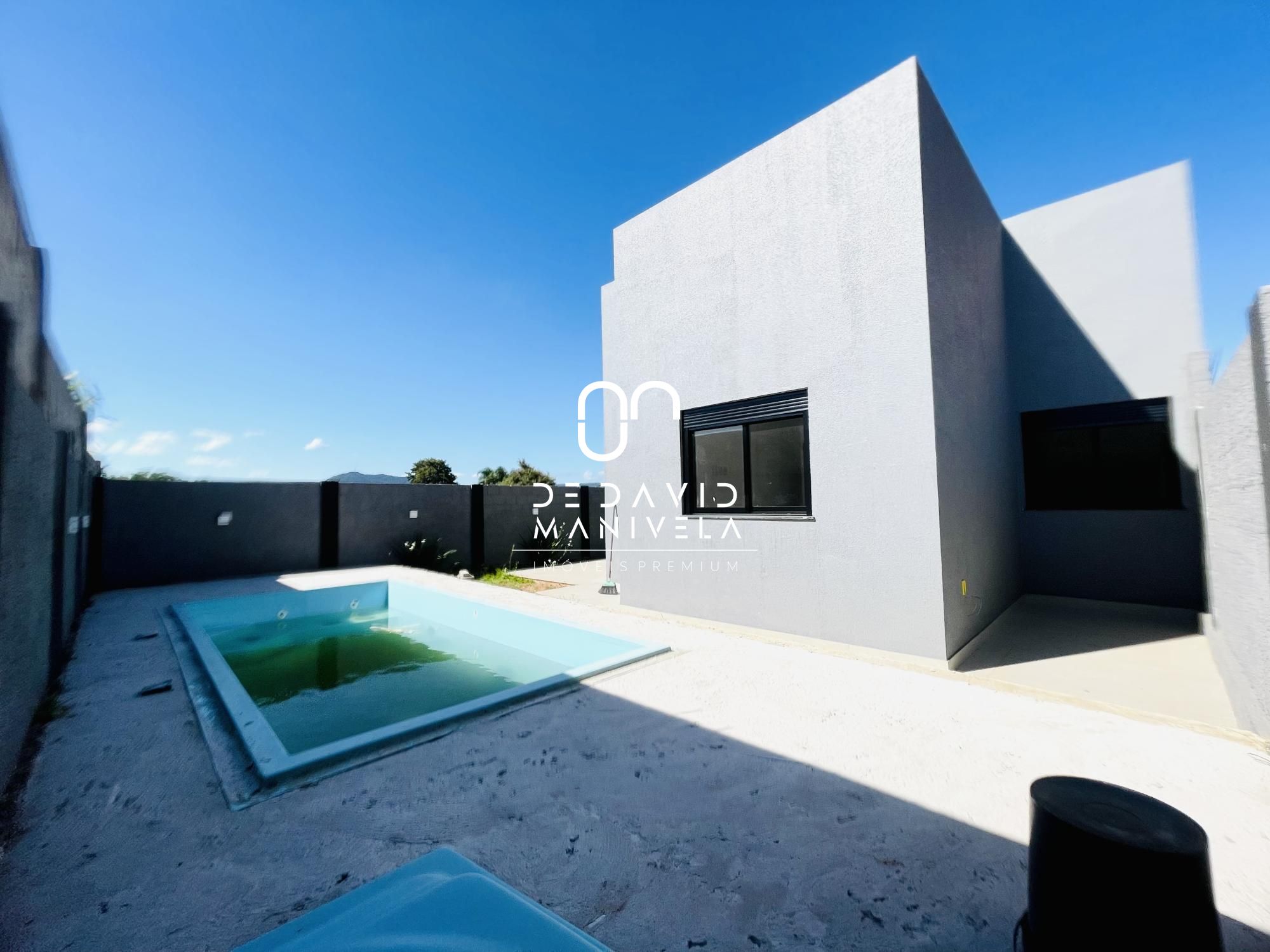 Casa Residencial de 3 dorm. com Piscina e Churrasqueira no Res. Alberto Schons,