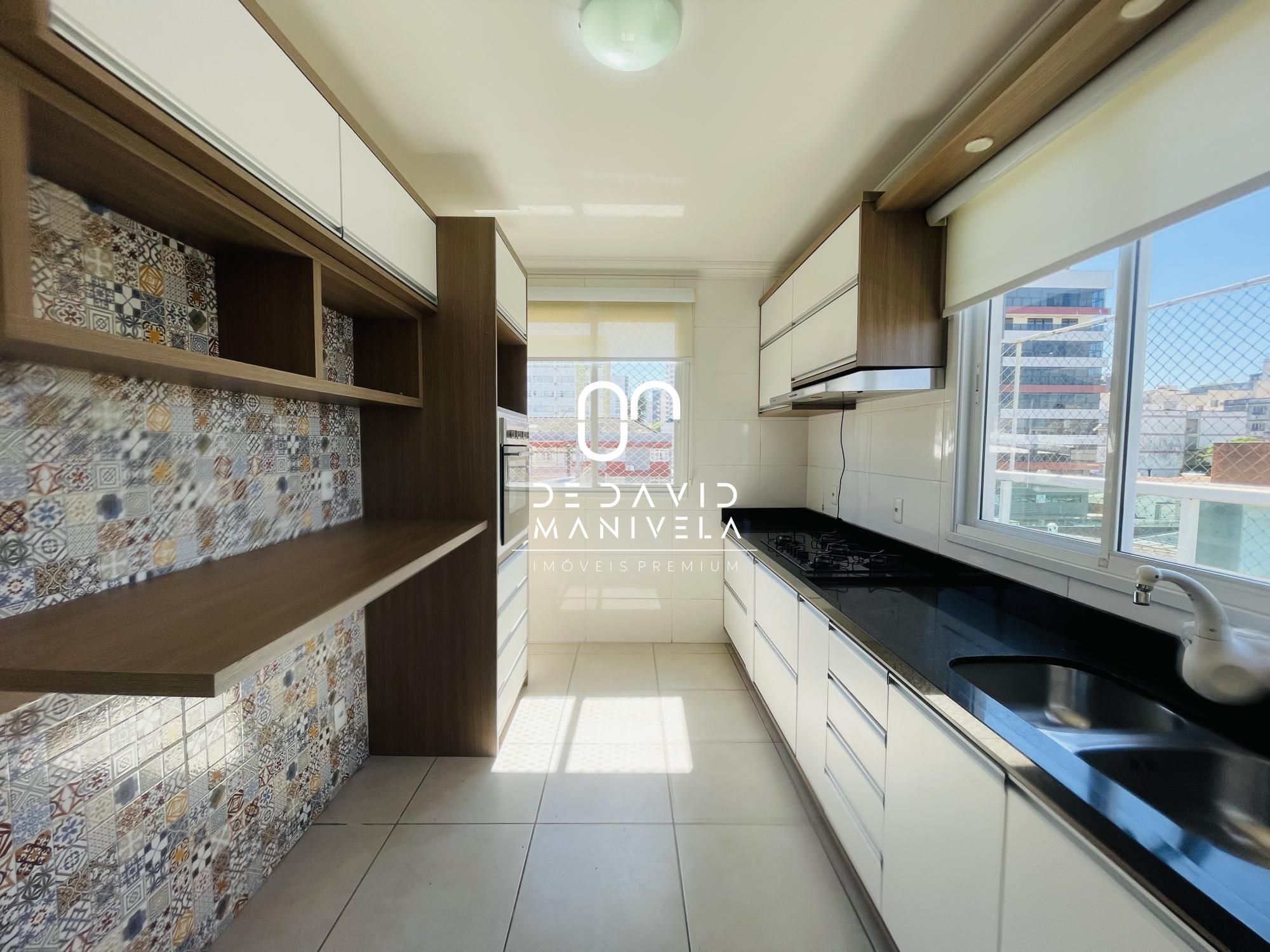 Cobertura duplex semimobiliada, 2 suítes, central para venda