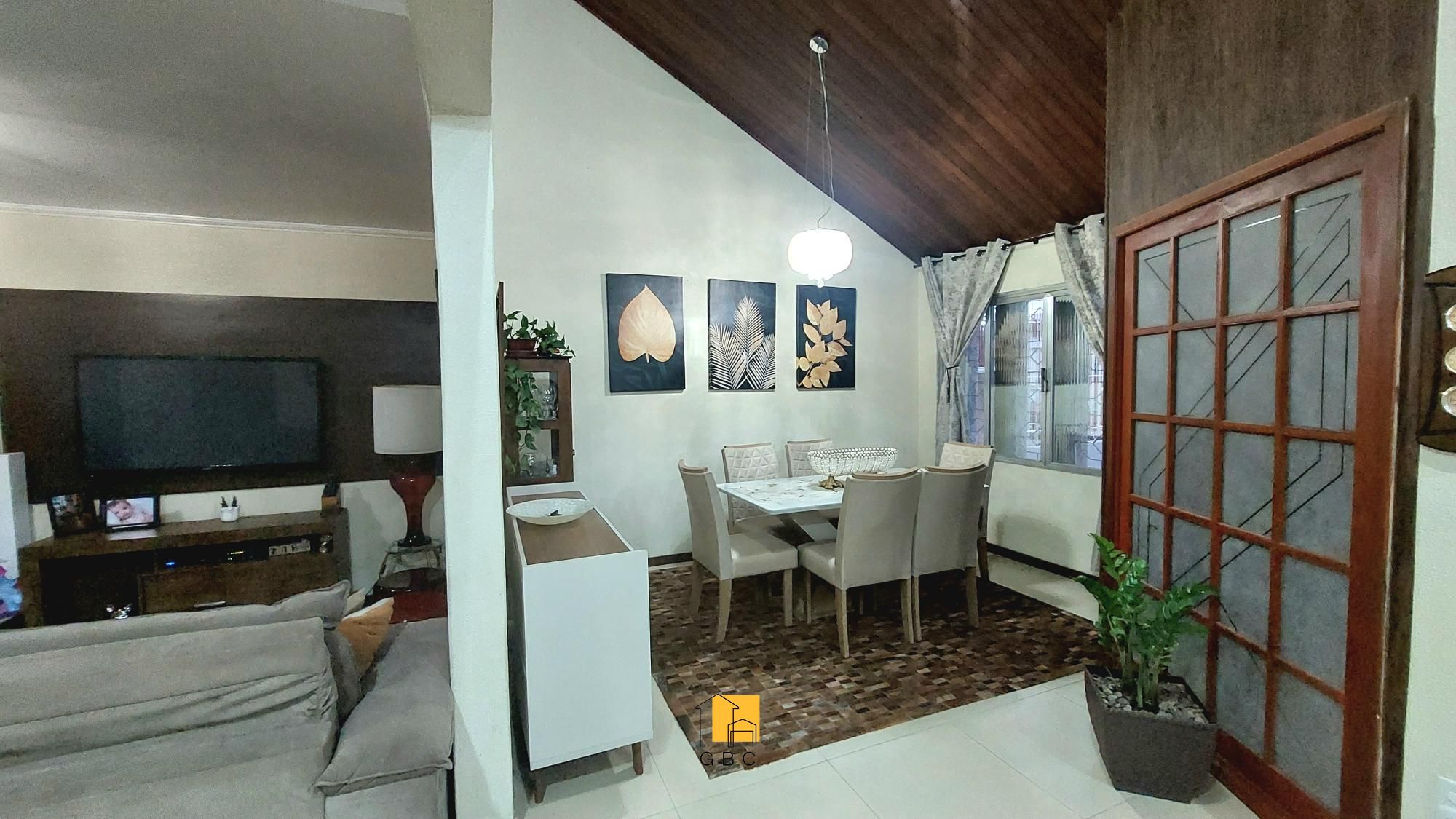 Casa à venda com 4 quartos, 157m² - Foto 2