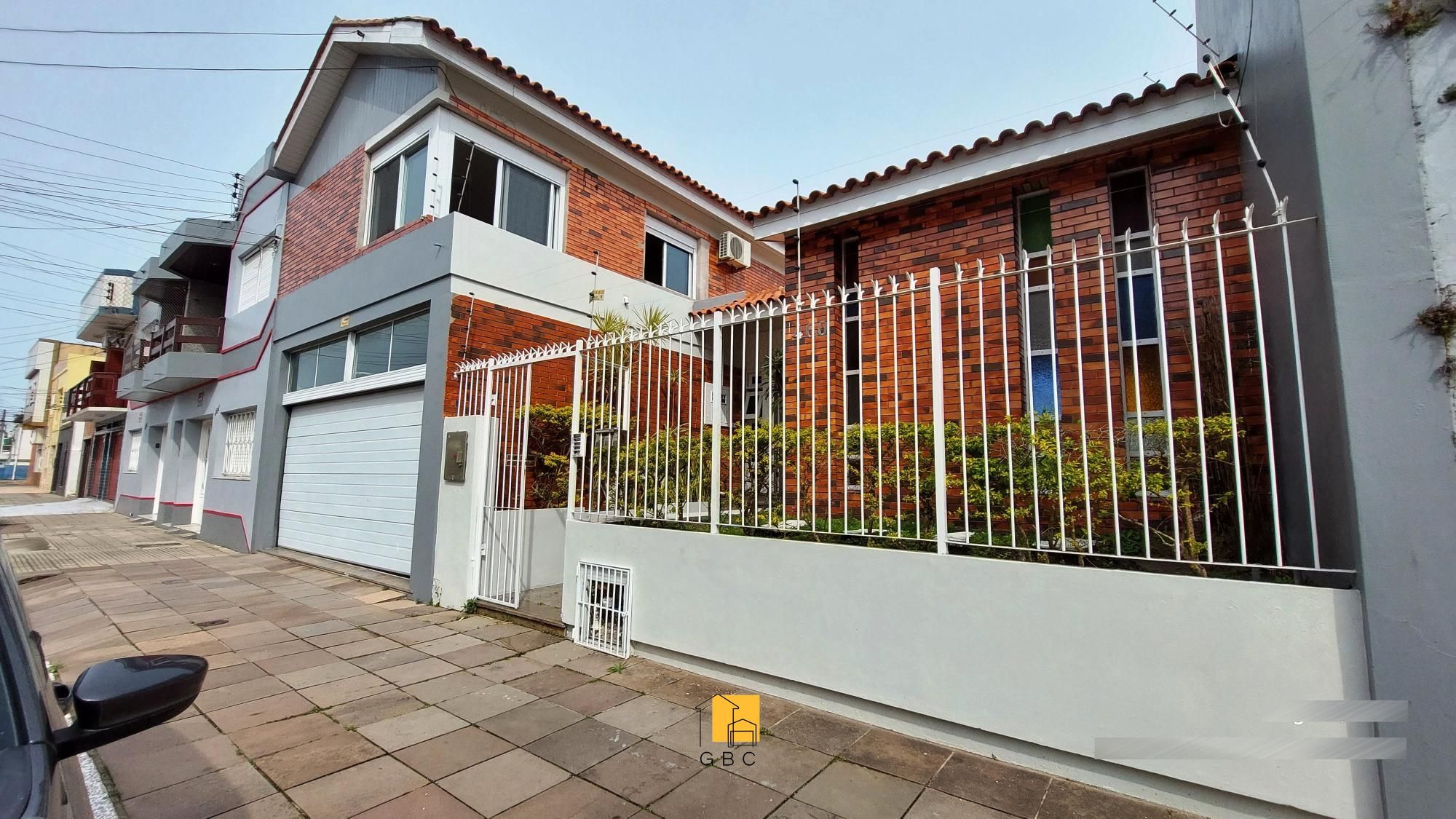 Casa à venda com 4 quartos, 320m² - Foto 1