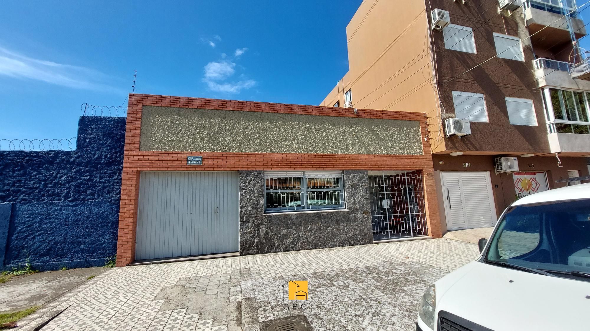 Casa à venda com 3 quartos, 200m² - Foto 2