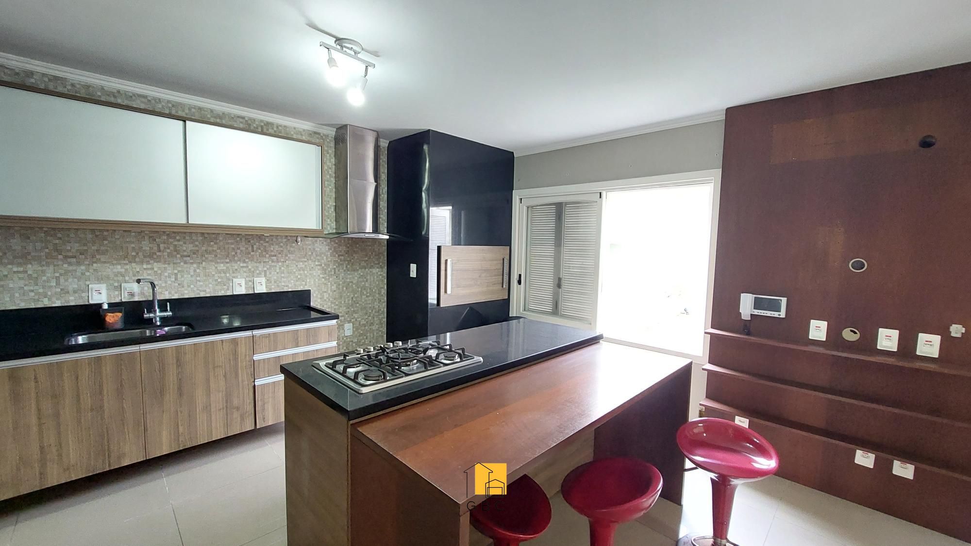 Casa à venda com 3 quartos, 306m² - Foto 9