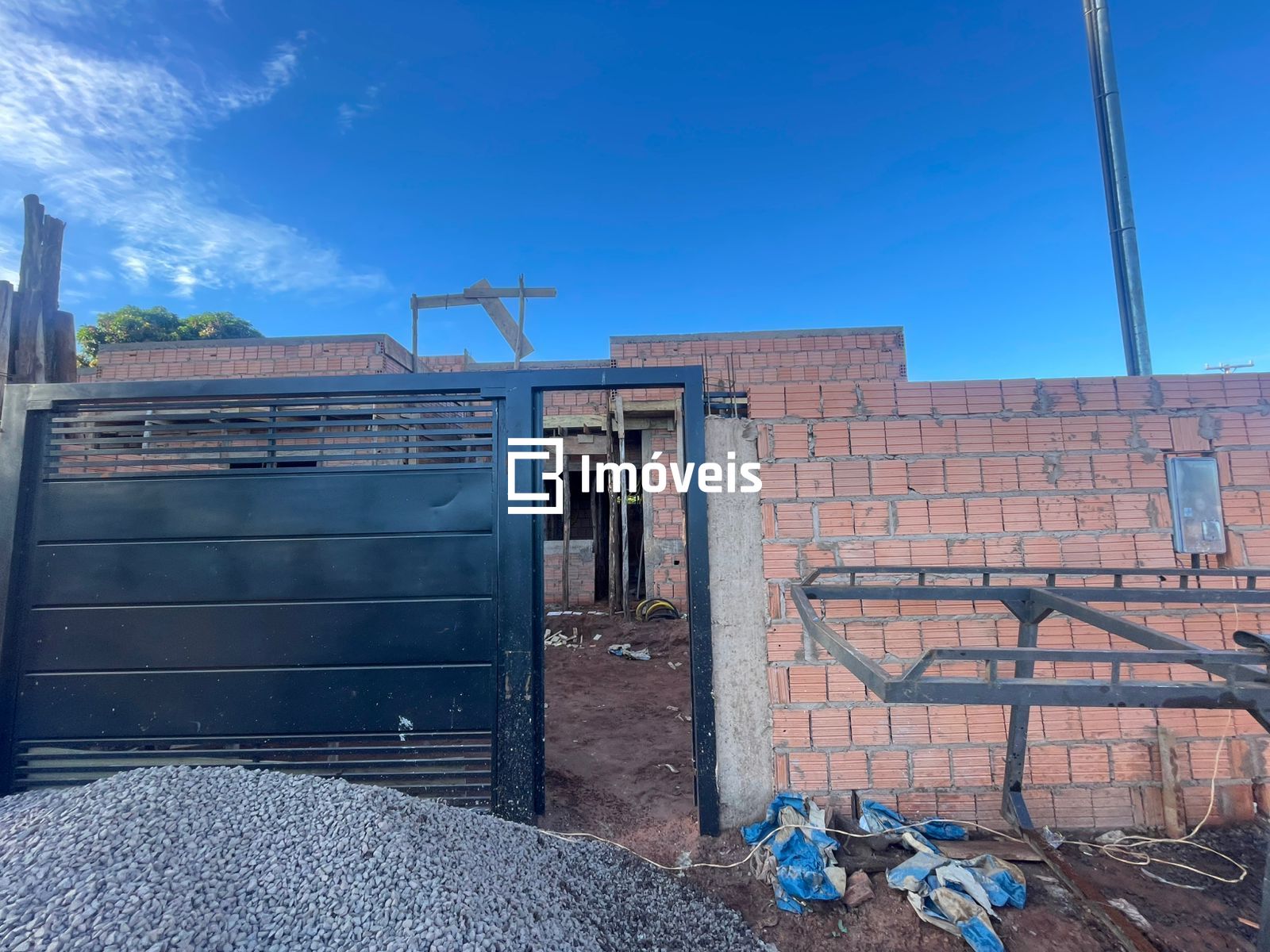 Casa à venda com 2 quartos, 56m² - Foto 1