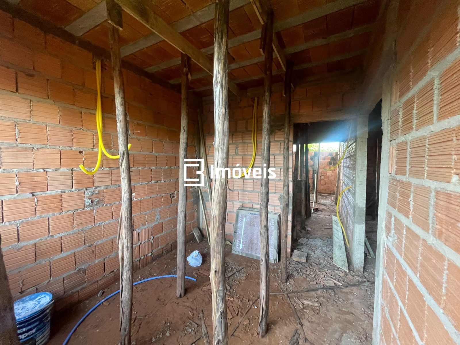 Casa à venda com 2 quartos, 56m² - Foto 4